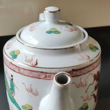 Chinese tea service/Teapot + 6 cups. In fine porcelain. Dragons/Phoenix decor. Feng Shui Rose Family Style. 70s