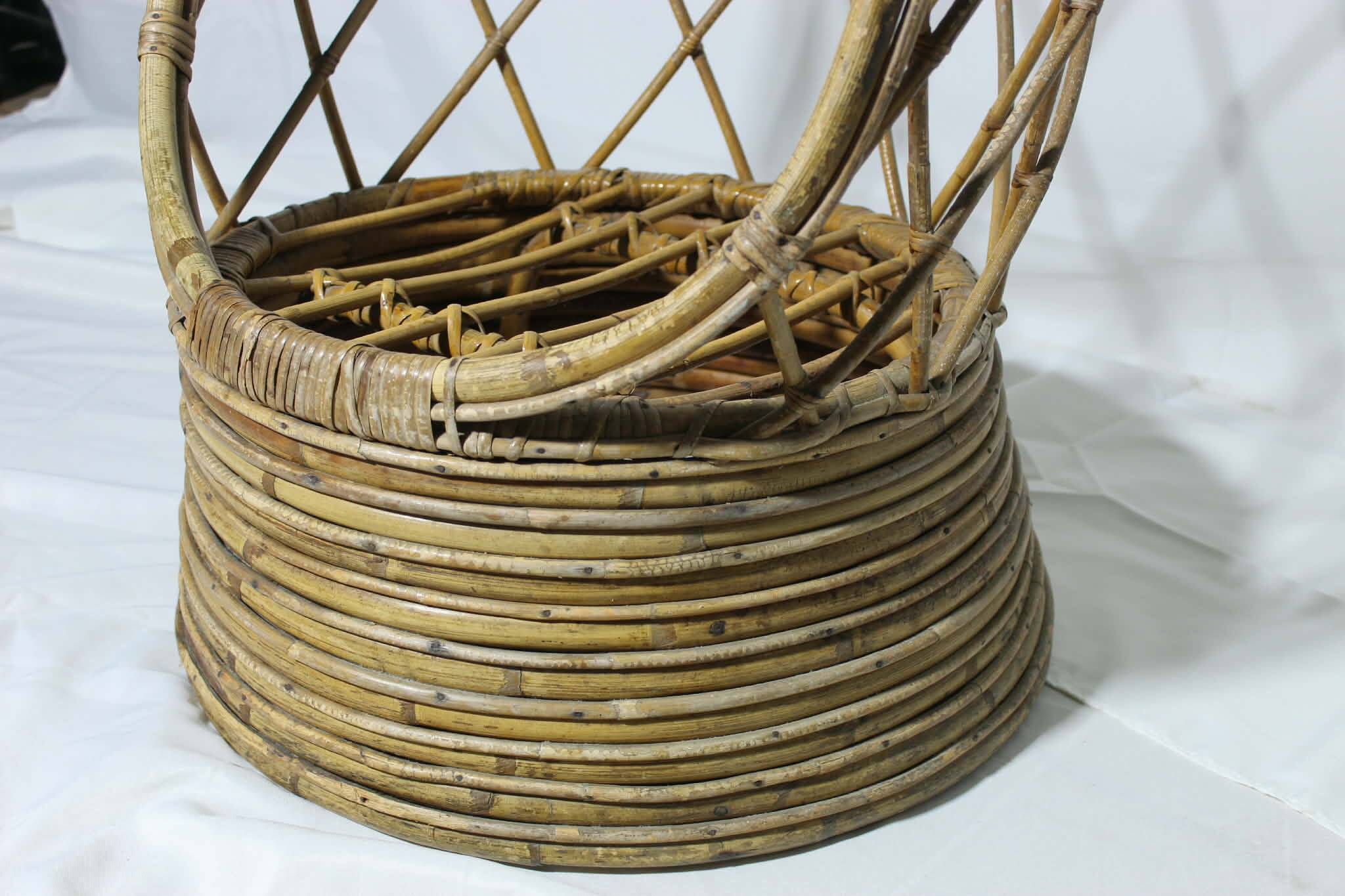 A cane tub type chair