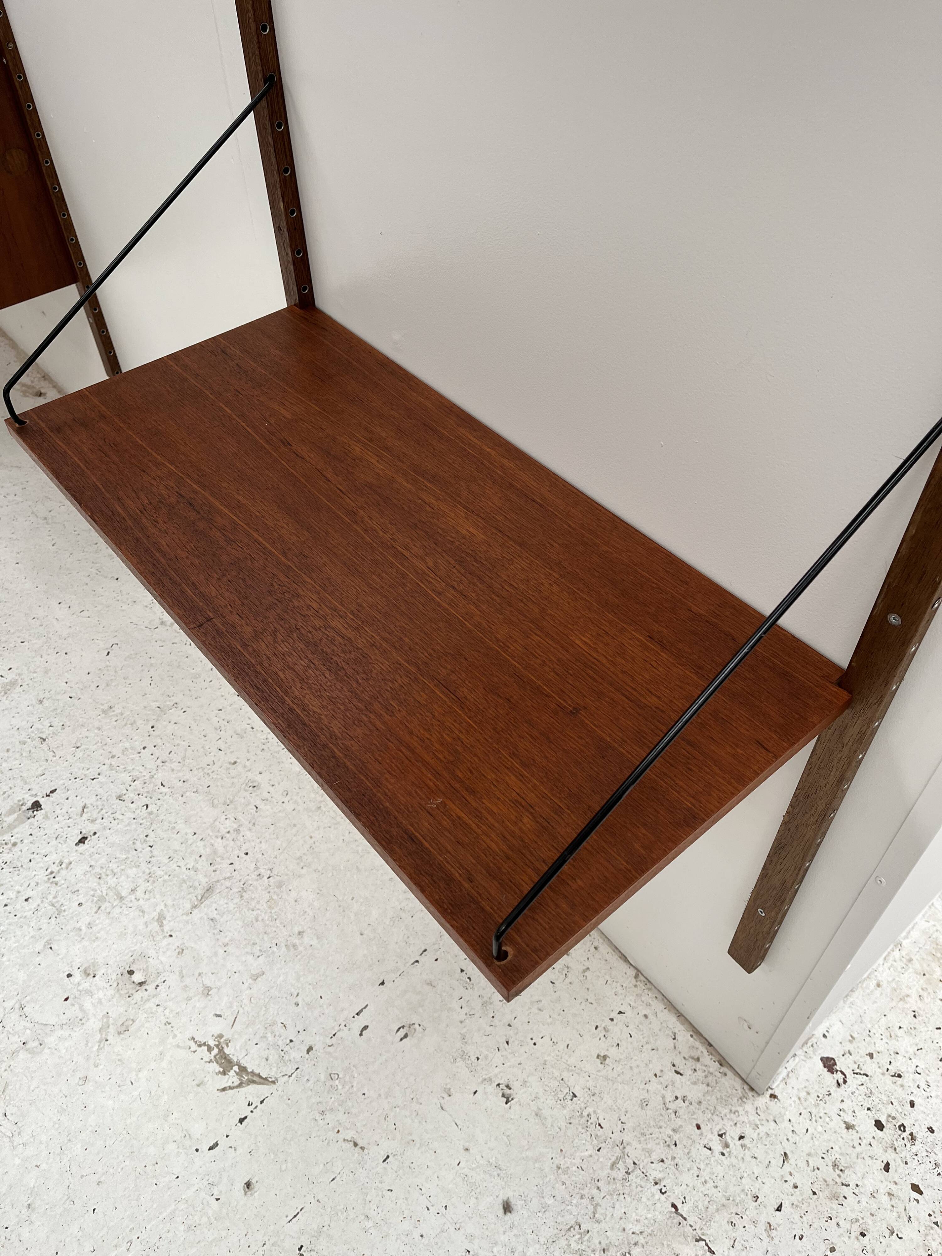 Meuble mural par P. Cadobvius