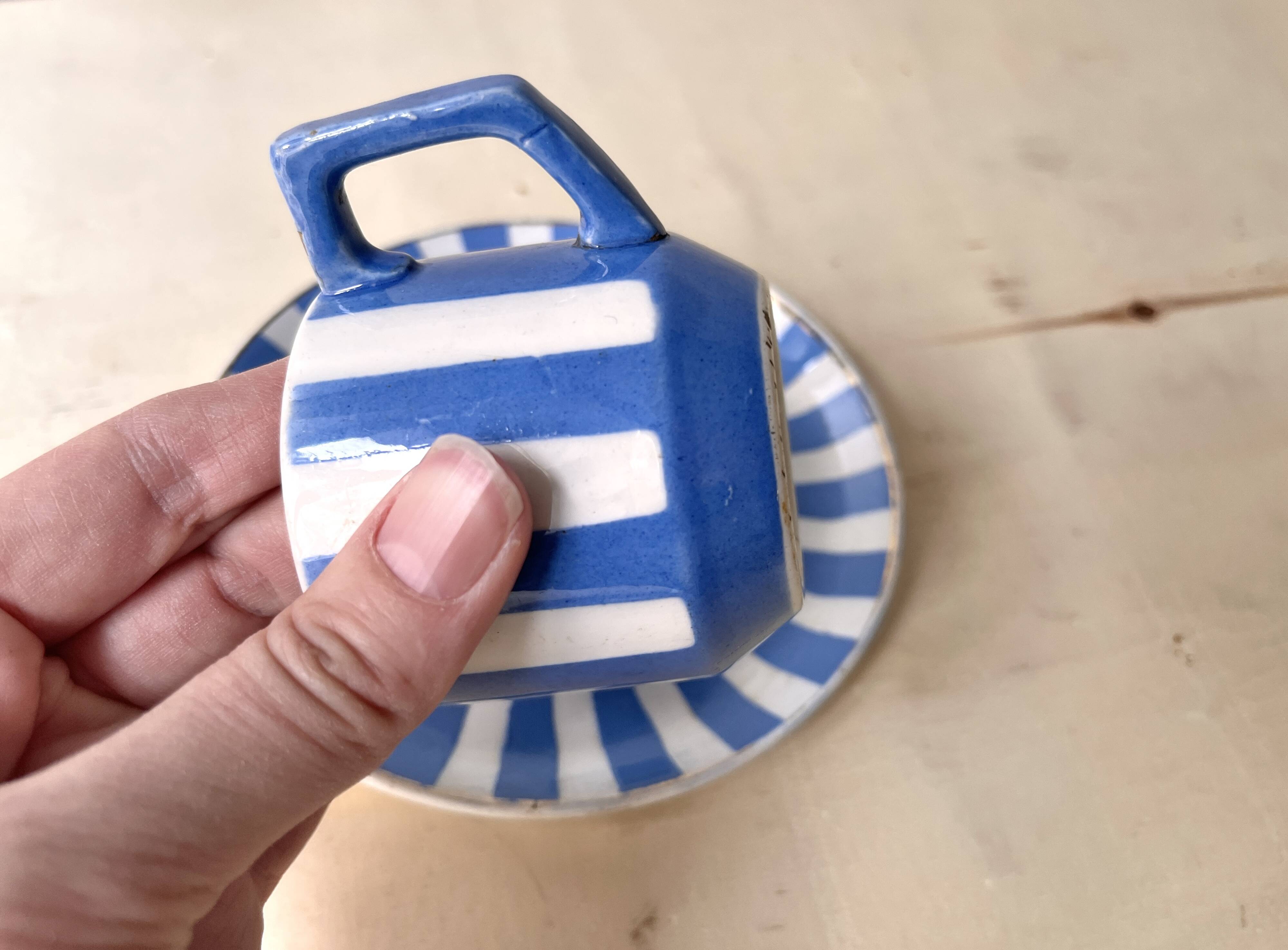 Vintage fox trott coffee cup sarreguemines, art deco striped service.