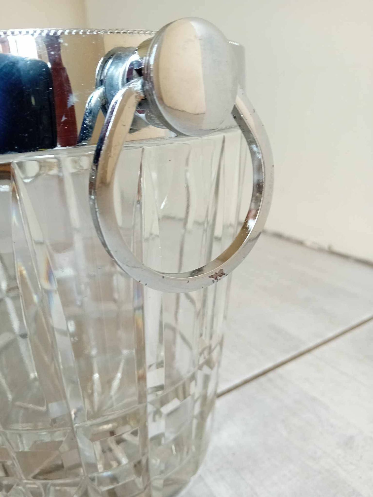 Champagne bucket in crystal 70s