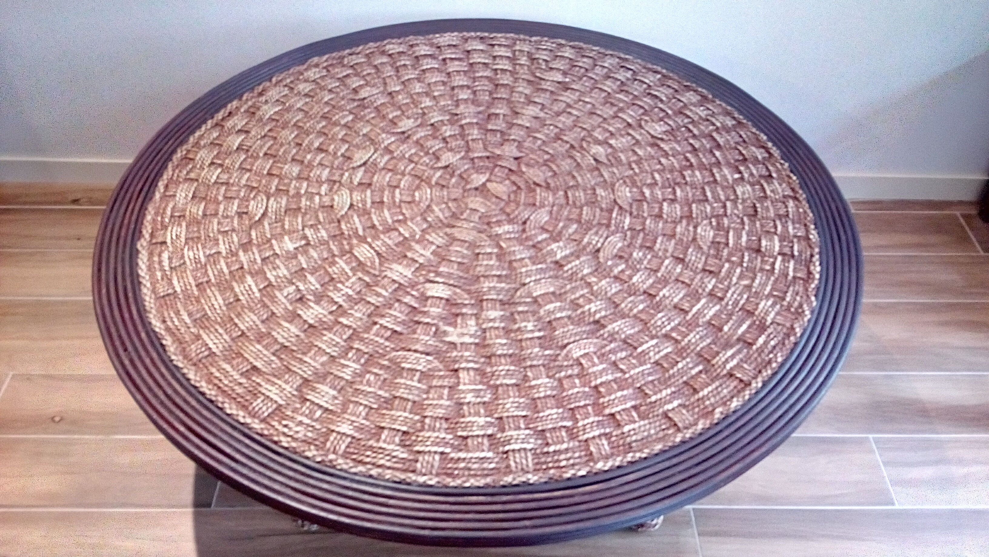 Coffee table in woven rope and rattan