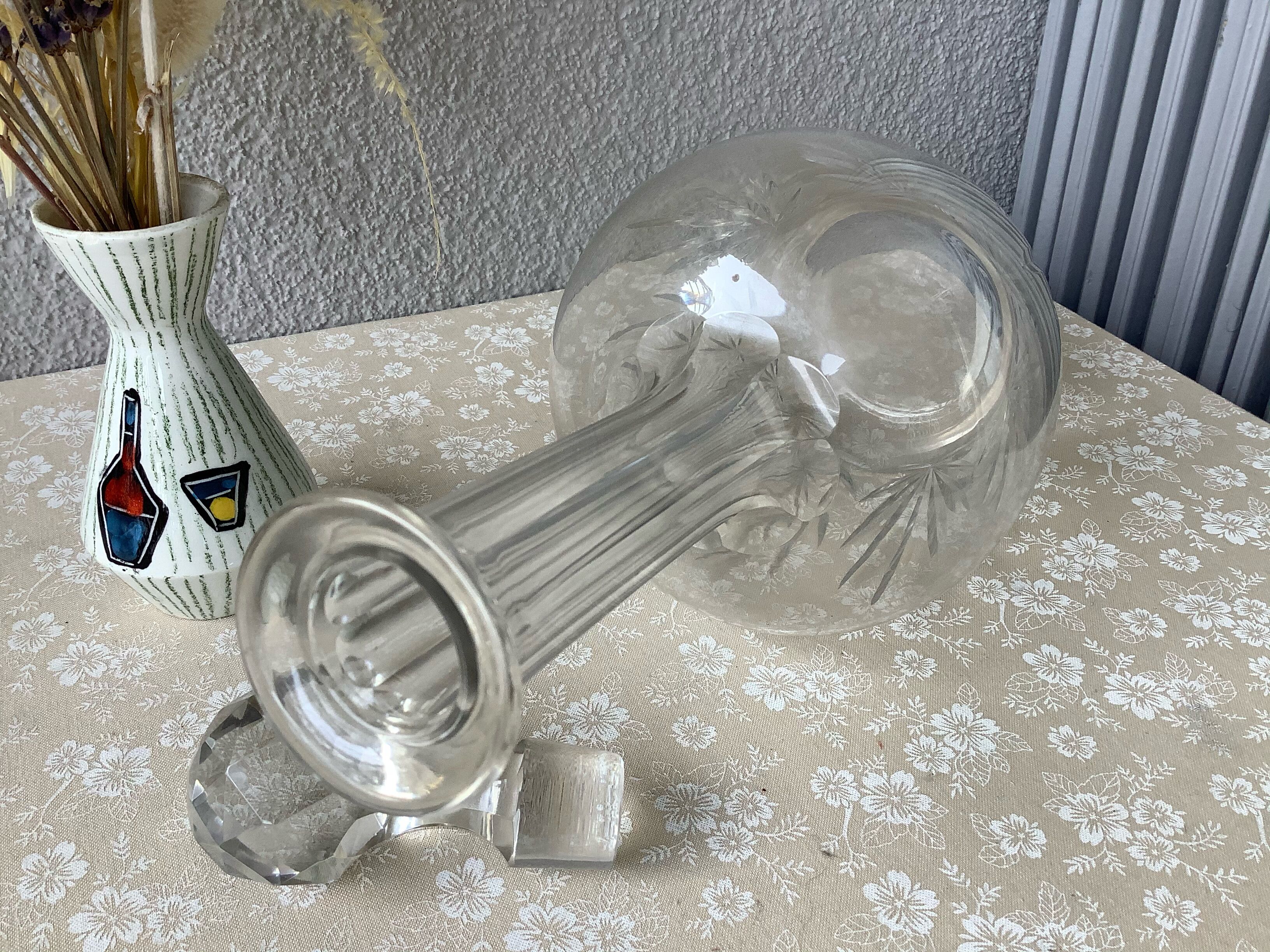 Carafe to decant the blown crystal wine