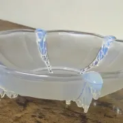Centre de table en verre opalescent – Art Déco