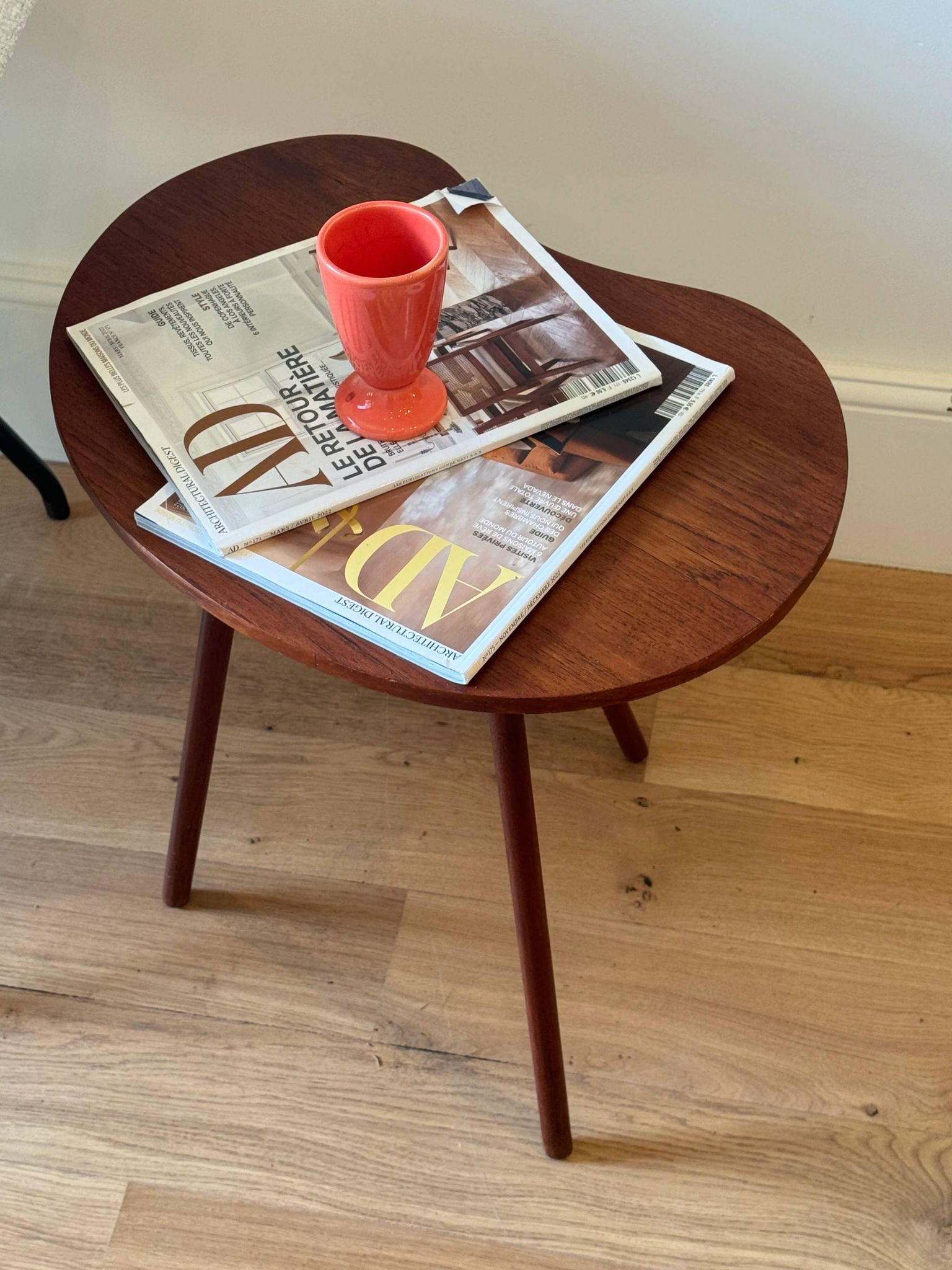 Vintage Scandinavian tripod side table in teak "Frya"