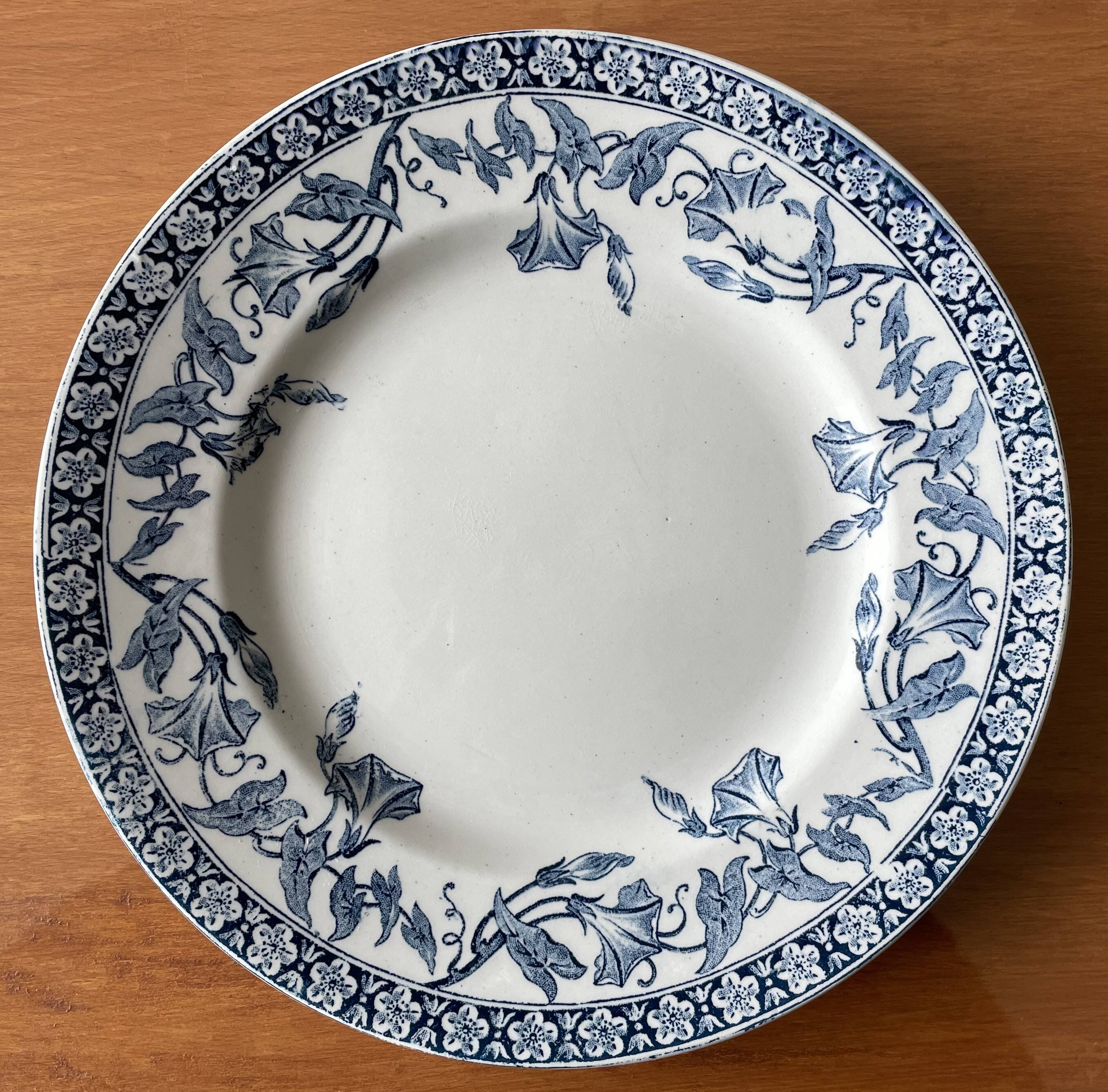 6 antique flat plates in Saint-Amand earthenware (Nord)
