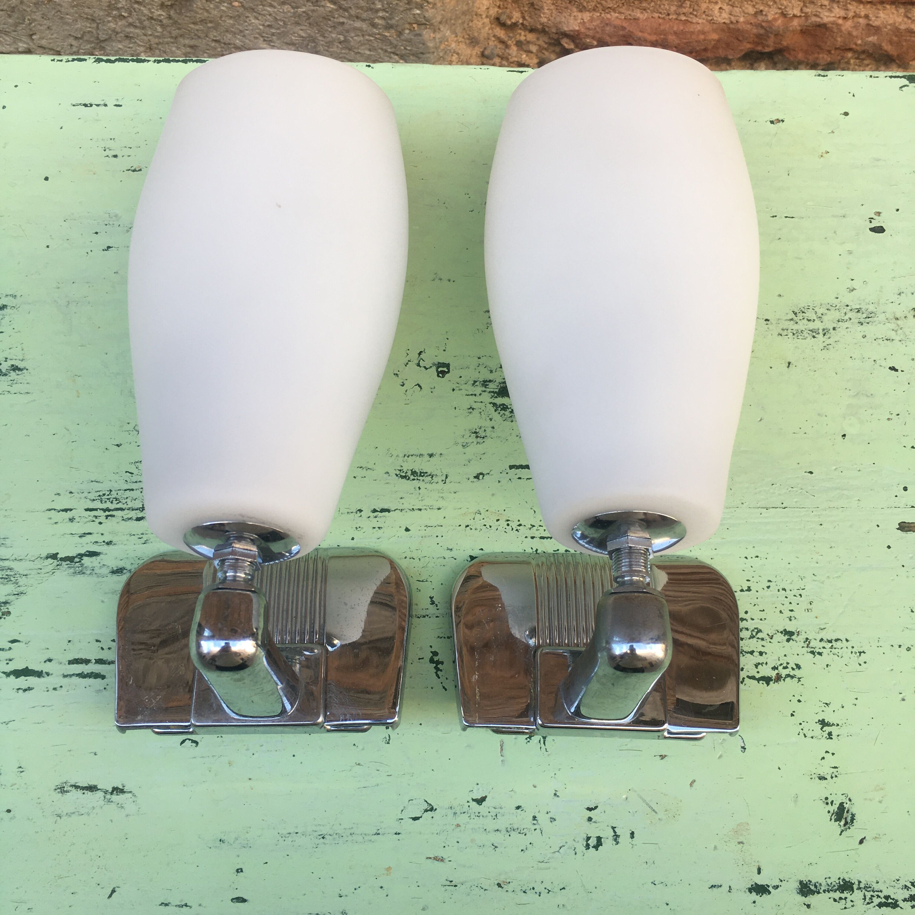 Appliques en verre blanc et chrome