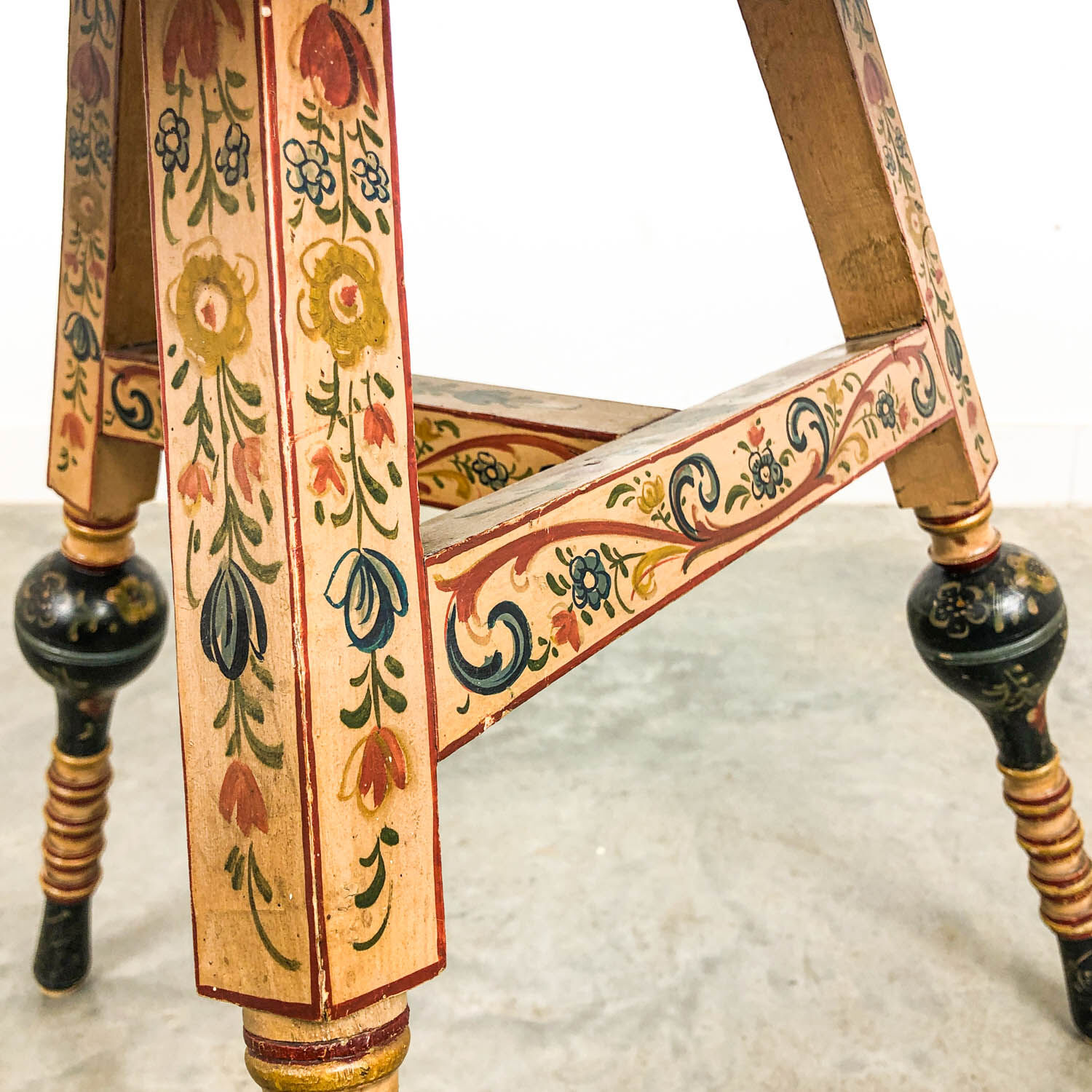 Dutch antique Hindeloopen table 18th century