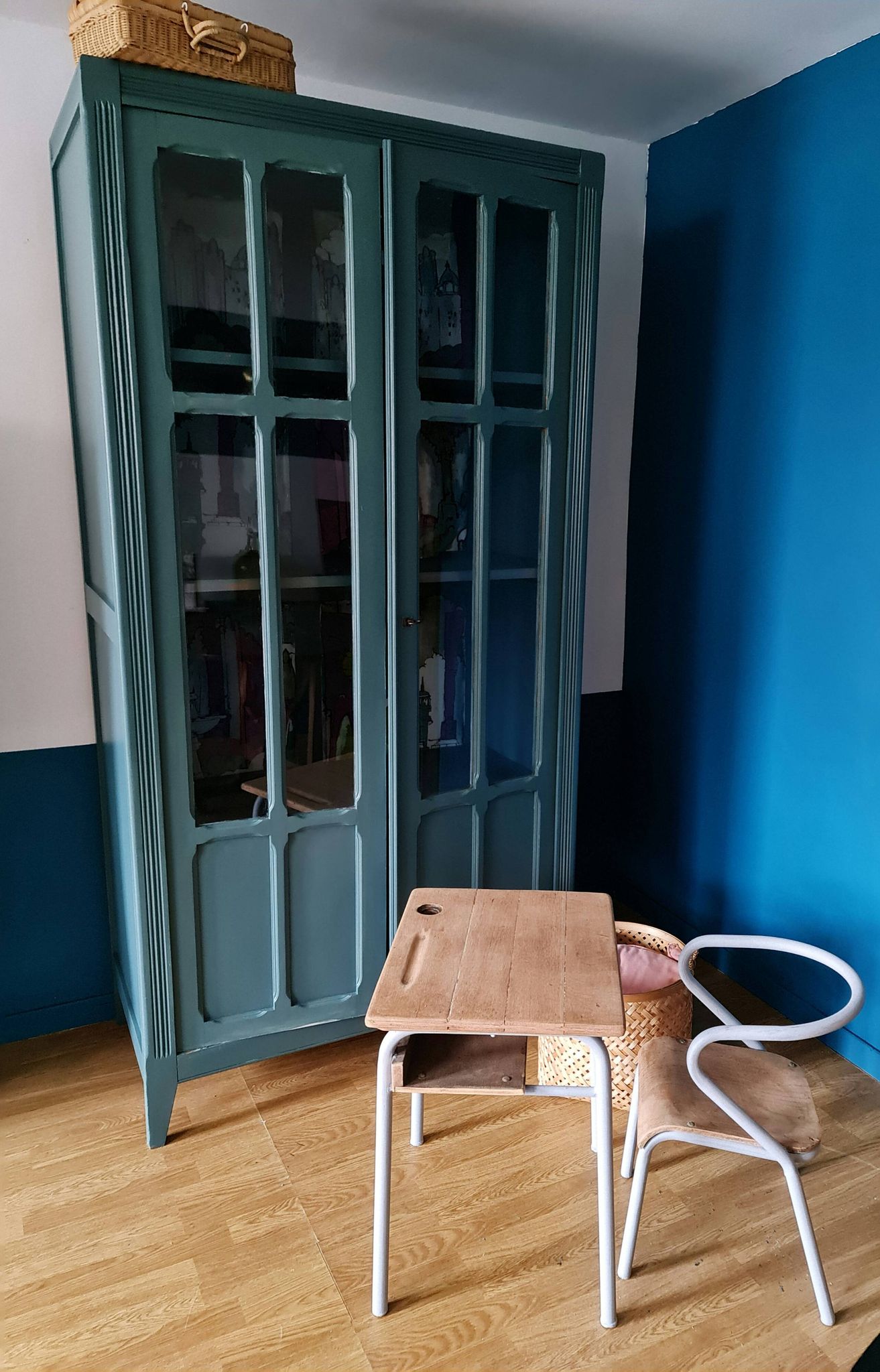 Parisian wardrobe glazed color inchyra blue