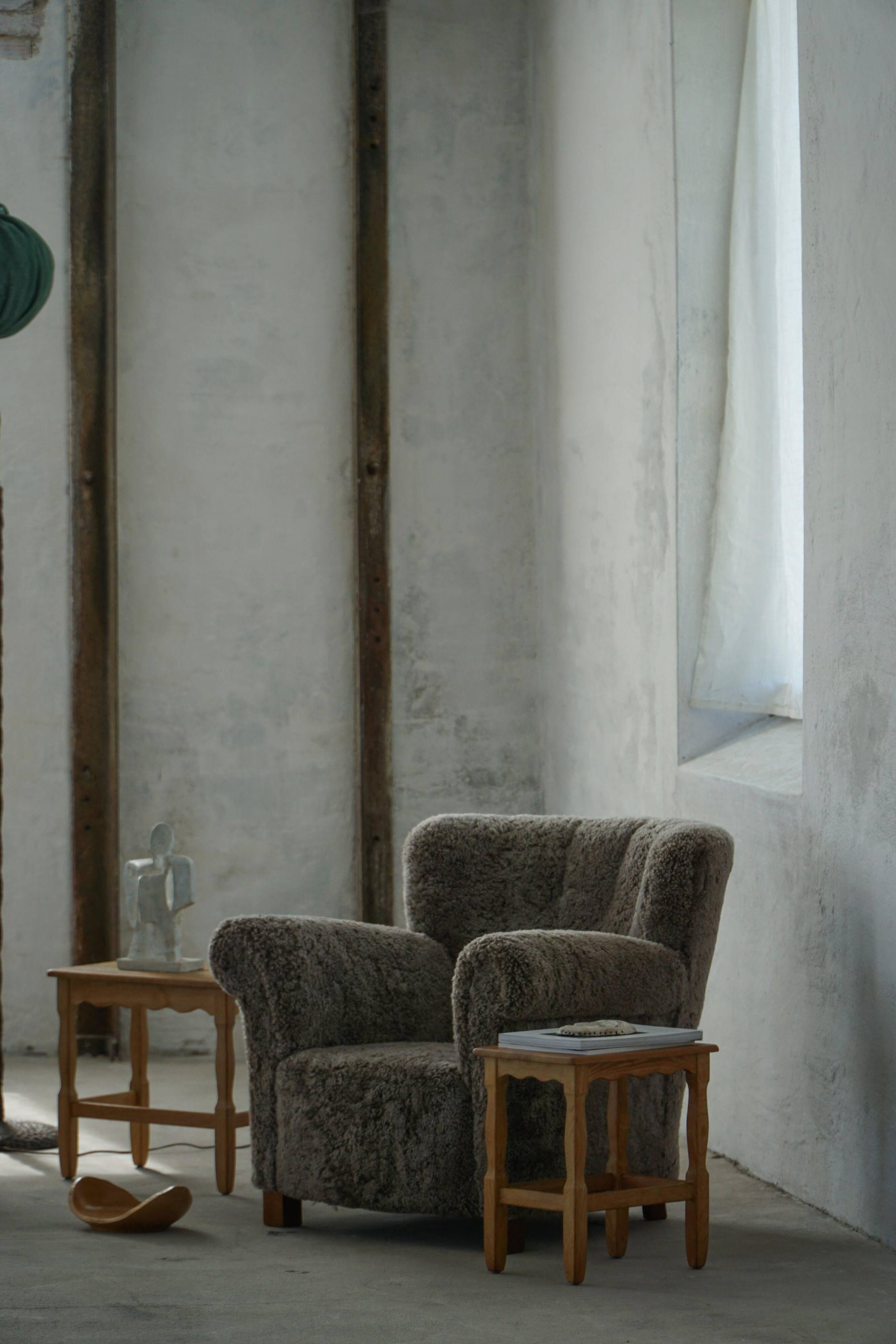Nesting tables in oak, made by a Danish cabinetmaker, mid-century modern, 1960s.