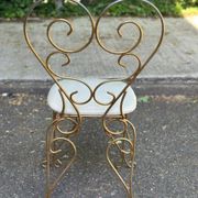 Vintage heart chair from the 1950s Hollywood Regency in gold metal.