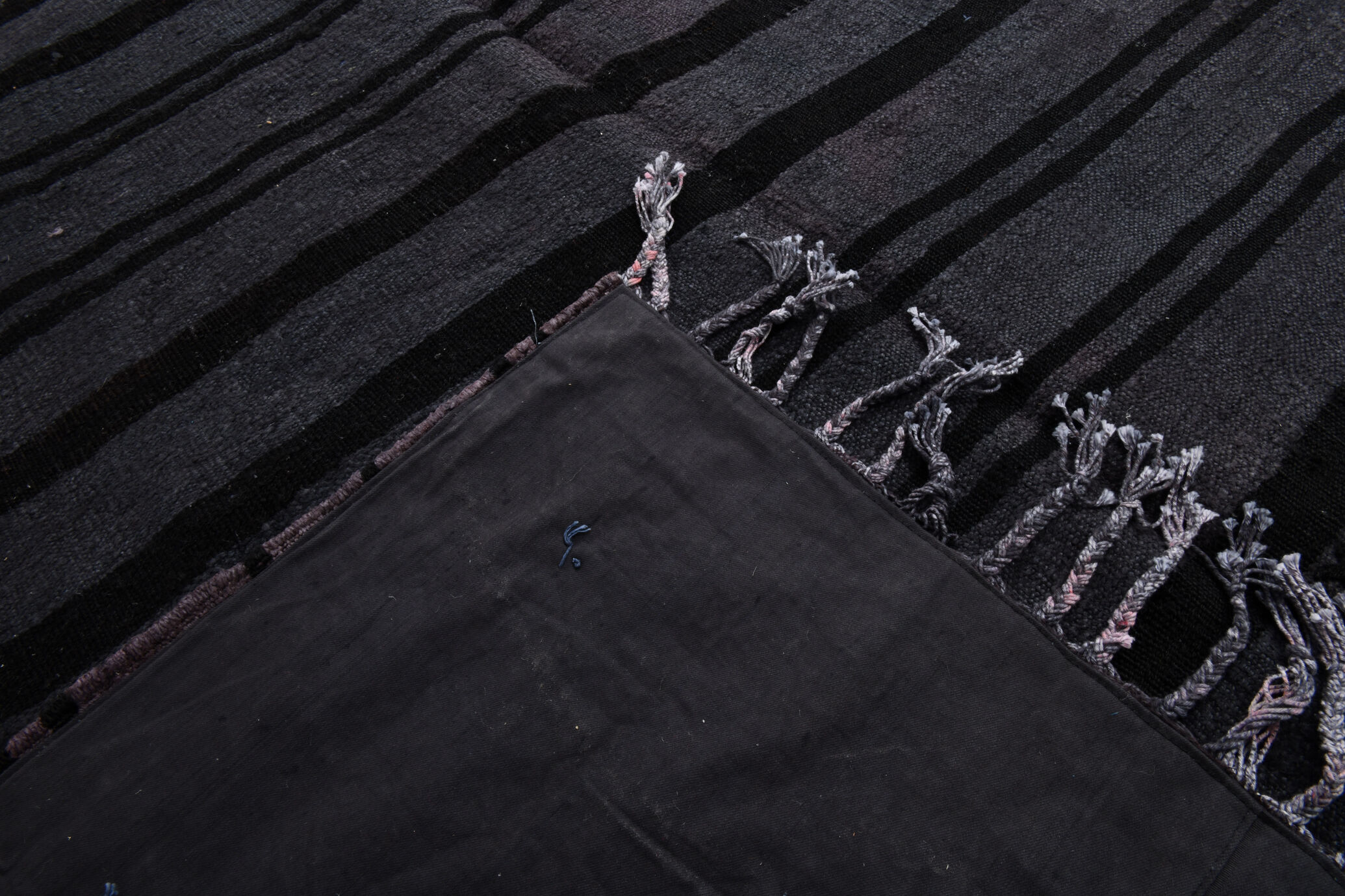 Gray & black oversize hemp rug 316x204cm