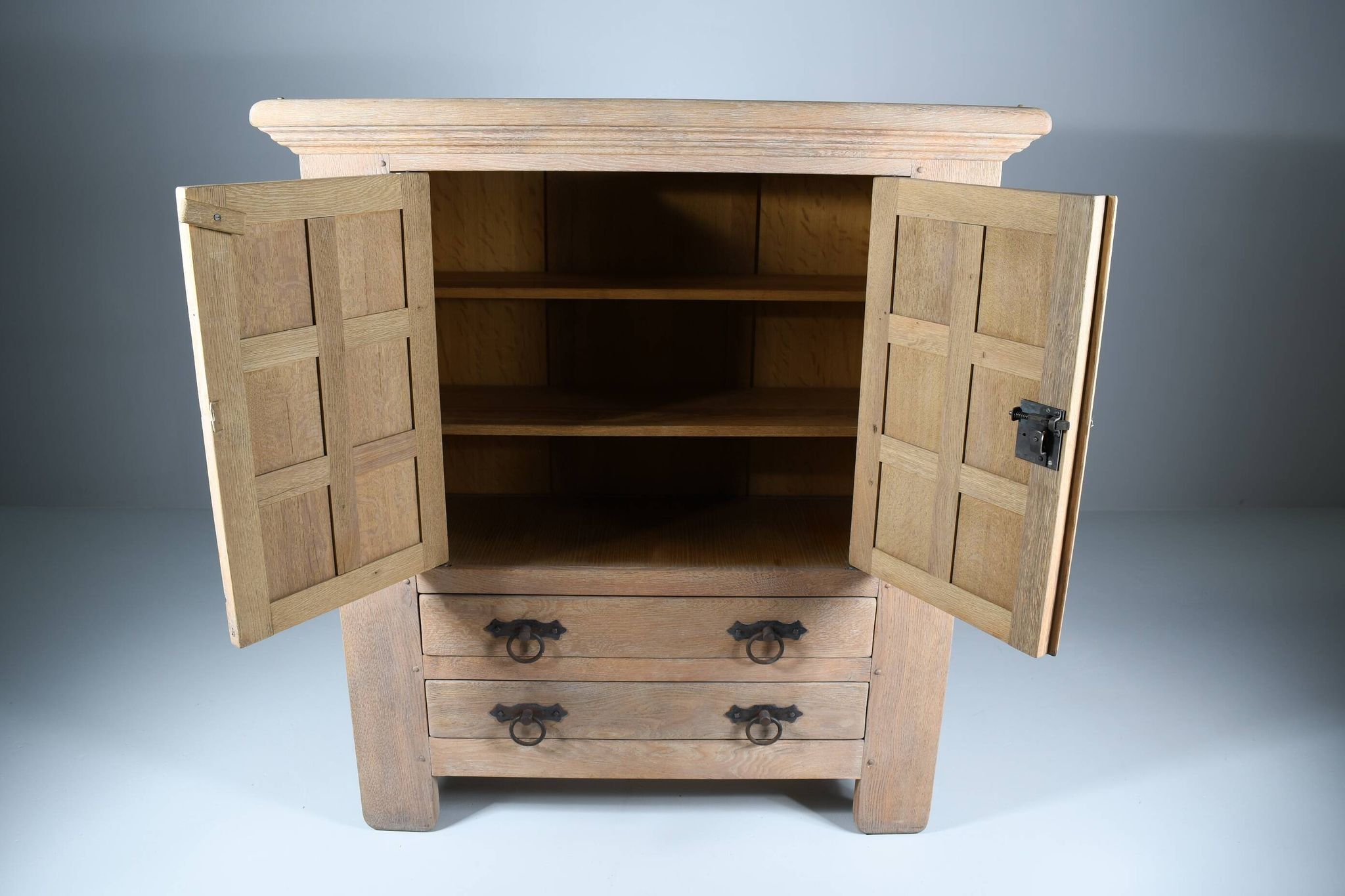 Cabinet vintage en chêne blanchi