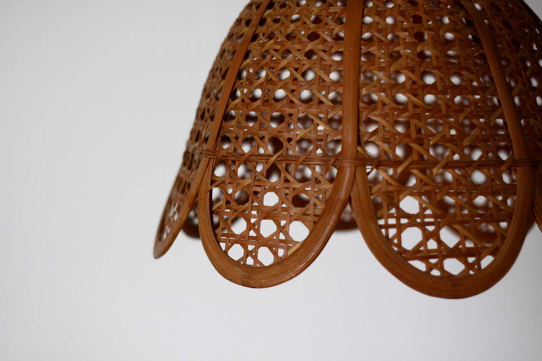 Wicker hanging lamp
