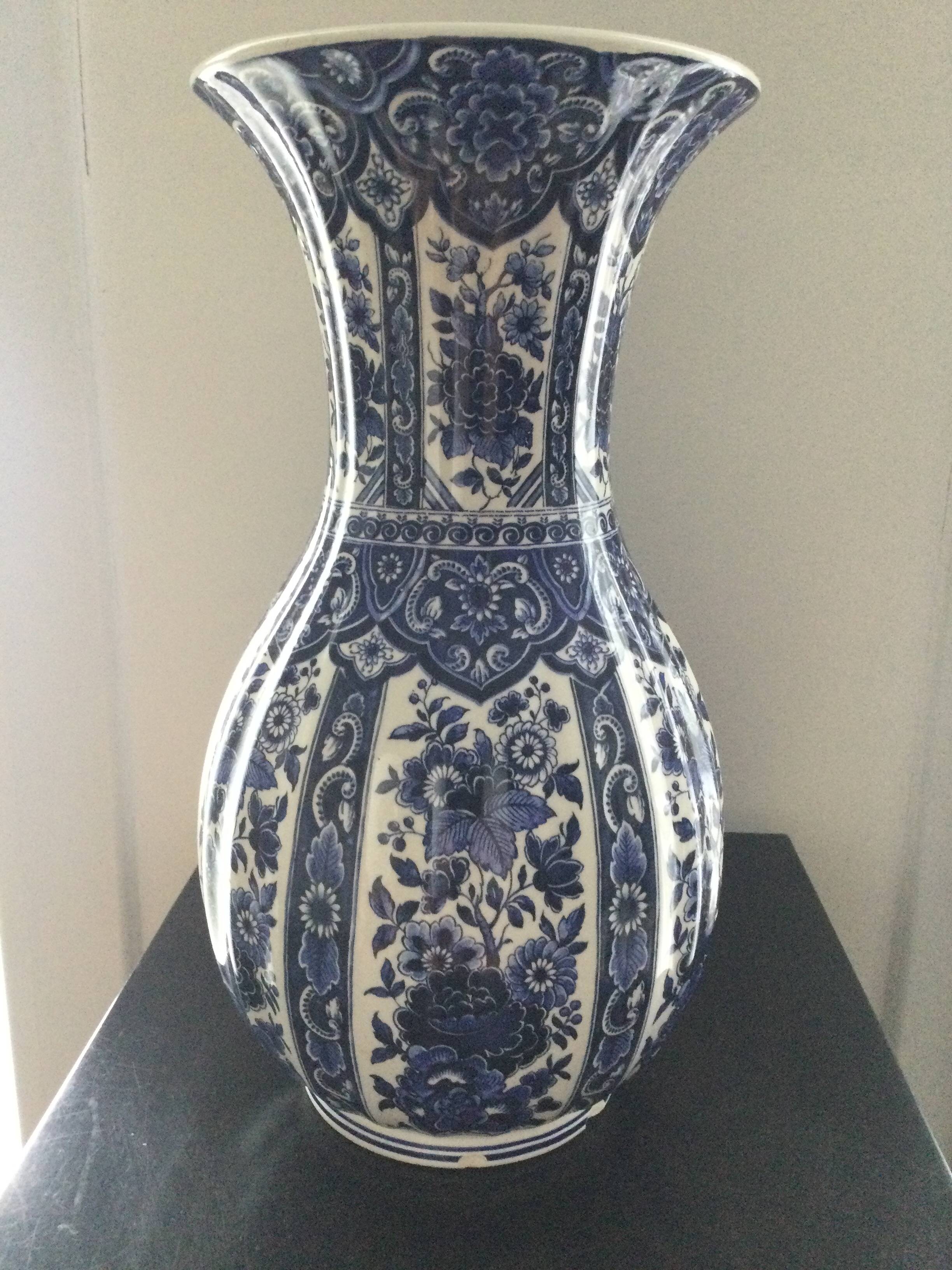 Artistiche ceramic vase
