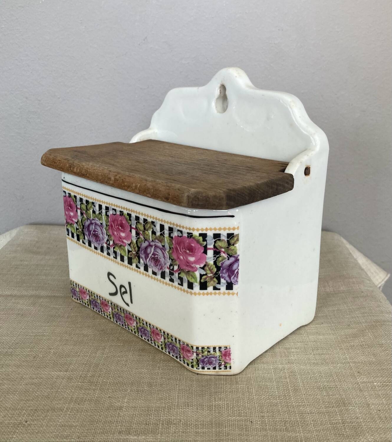 Earthenware salt cellar with rose decoration, made in Czechoslovakia, early 20th century