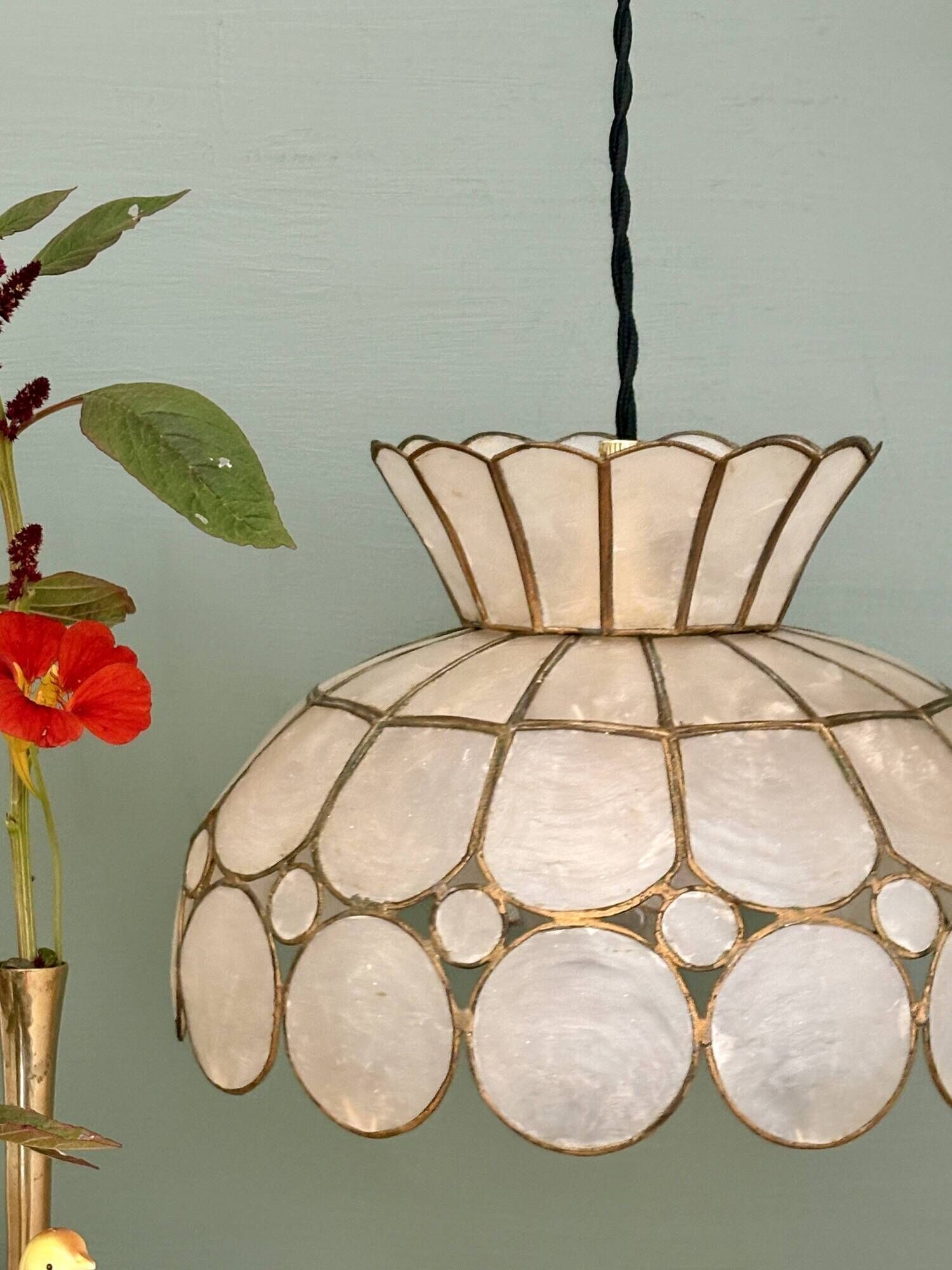 Vintage pearl pendant light