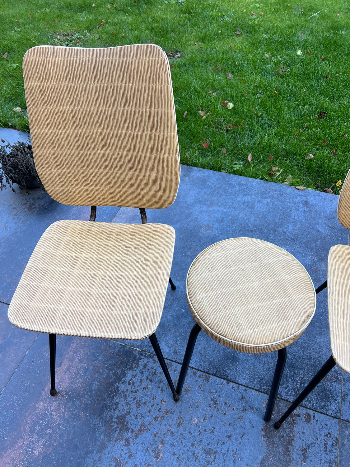 2 chairs and 2 vintage stools from the 60s-70s