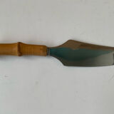Bamboo handle pie shovel