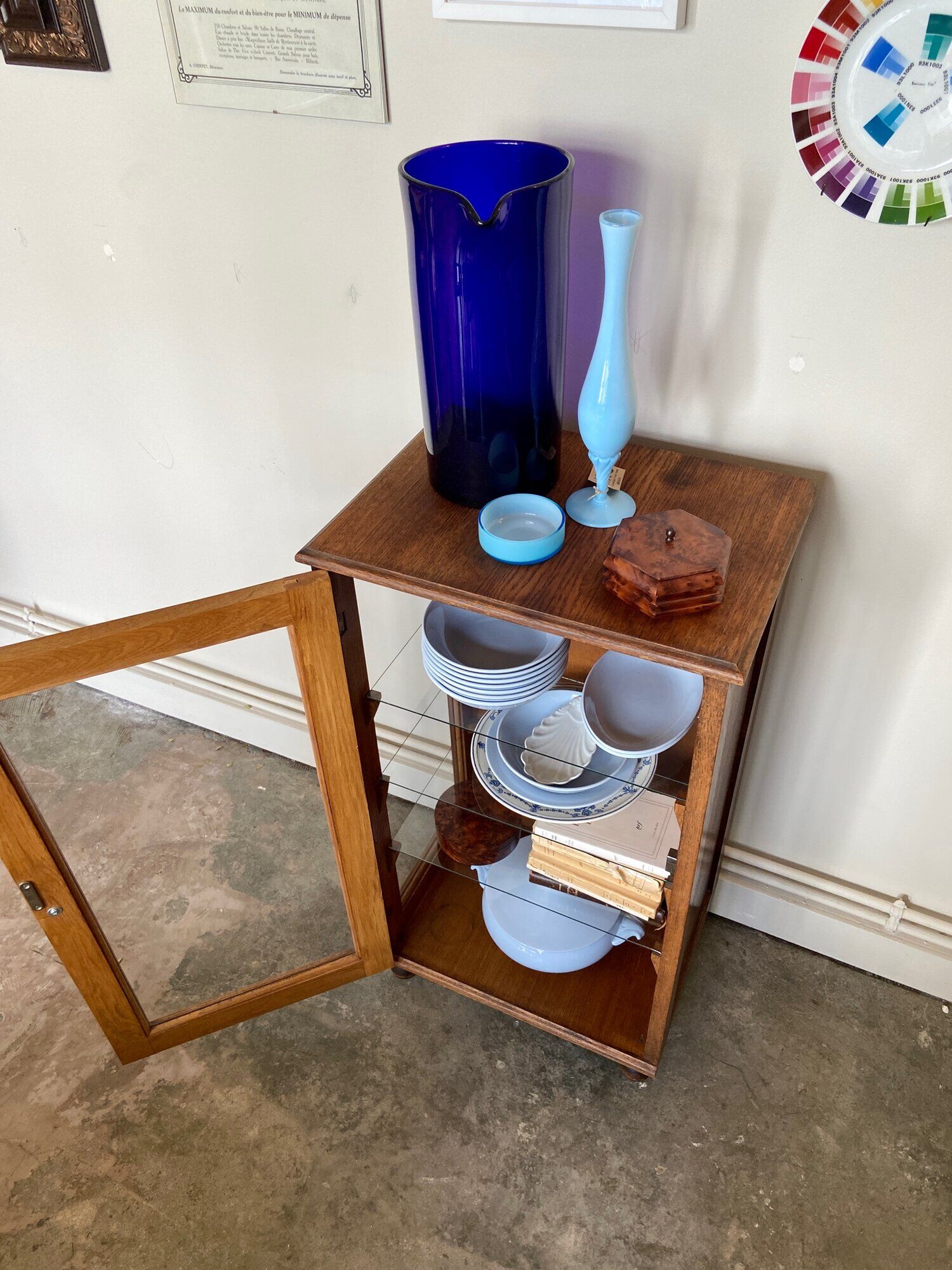Dark wood display case and transparent glass