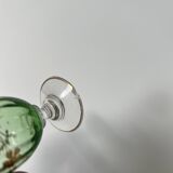 Service à liqueur en cristal teinté vert avec rehauts de dorures à décor de