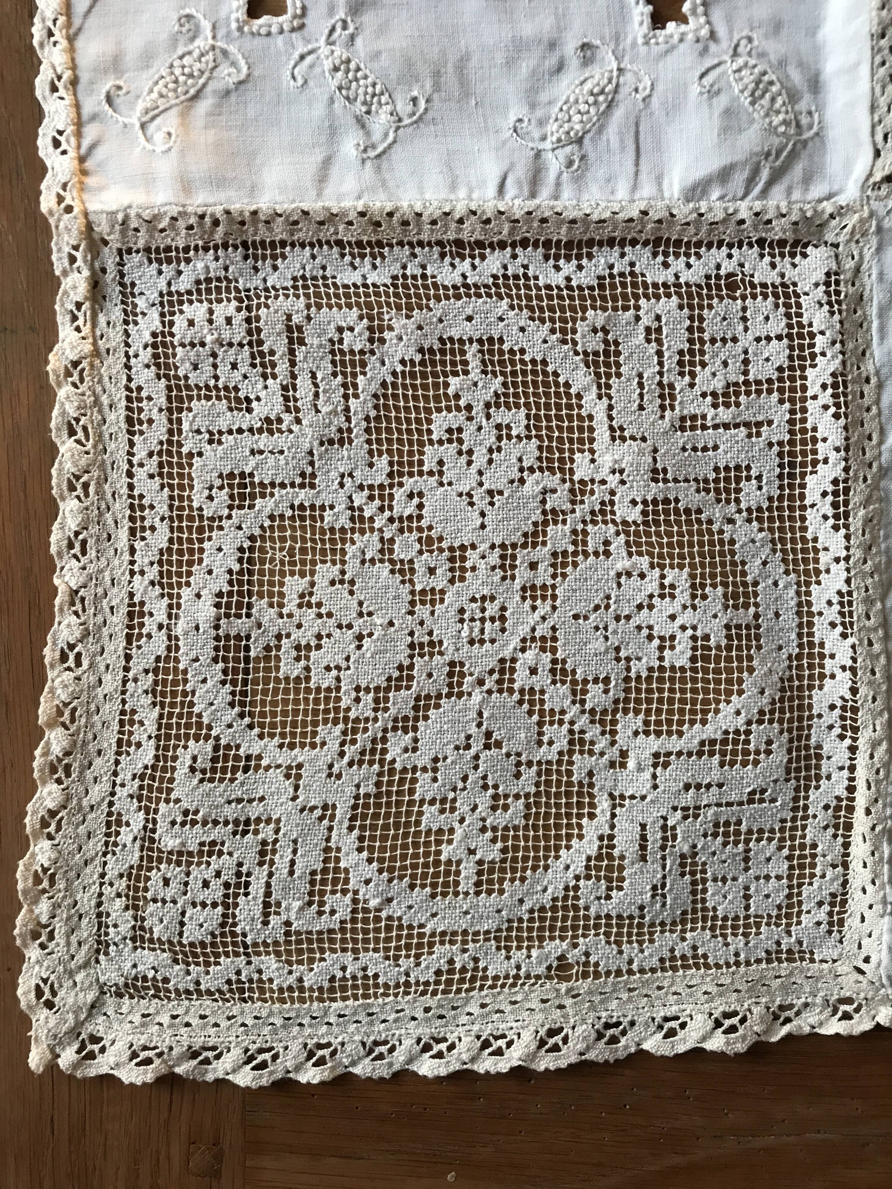 Ancien napperon brodé