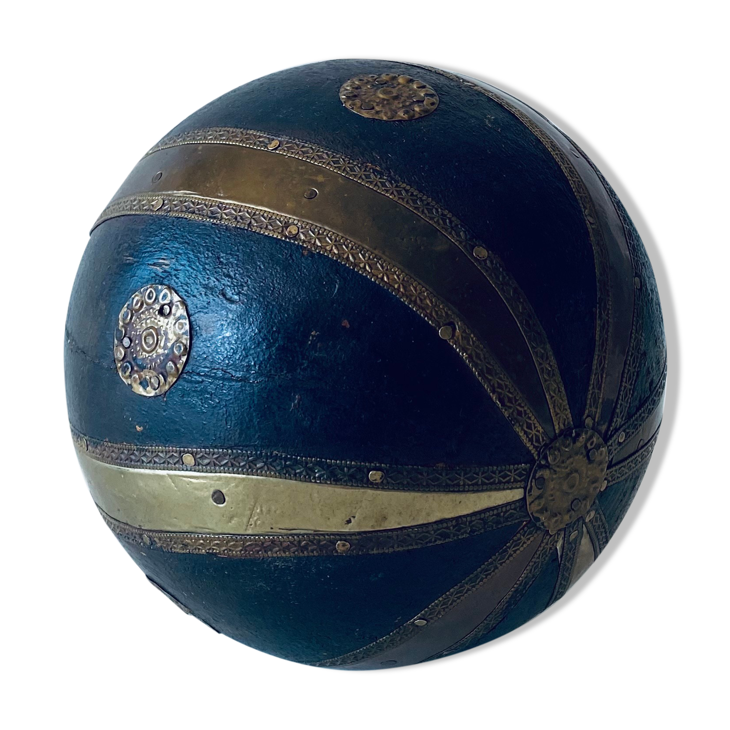 Decorative ball in wood and laion