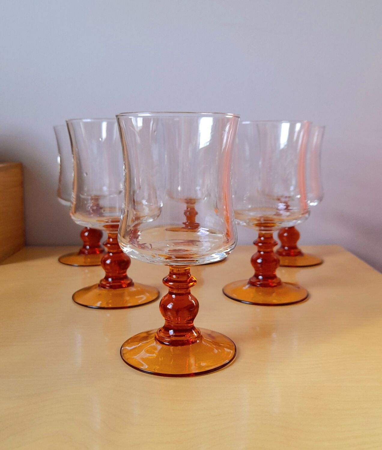 Service of 18 glasses with amber feet 70s