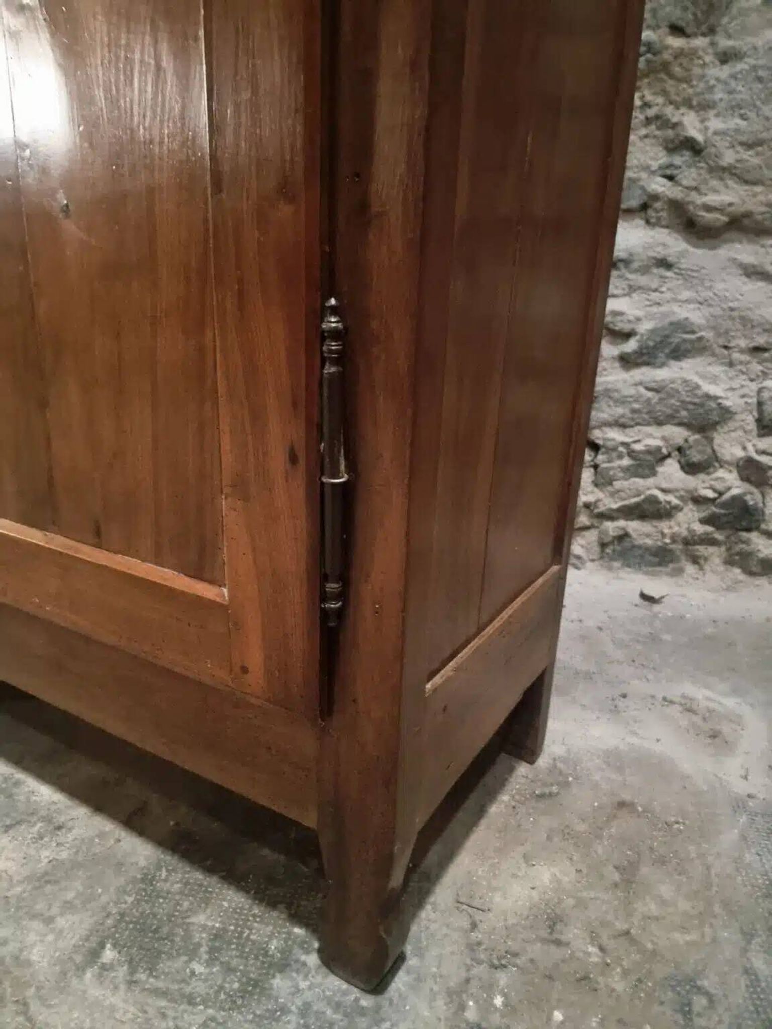 Armoire à linge, bonnetière ancienne en merisier français
