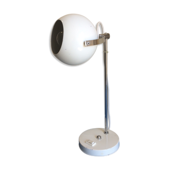 White lay metal "eyeball" lamp