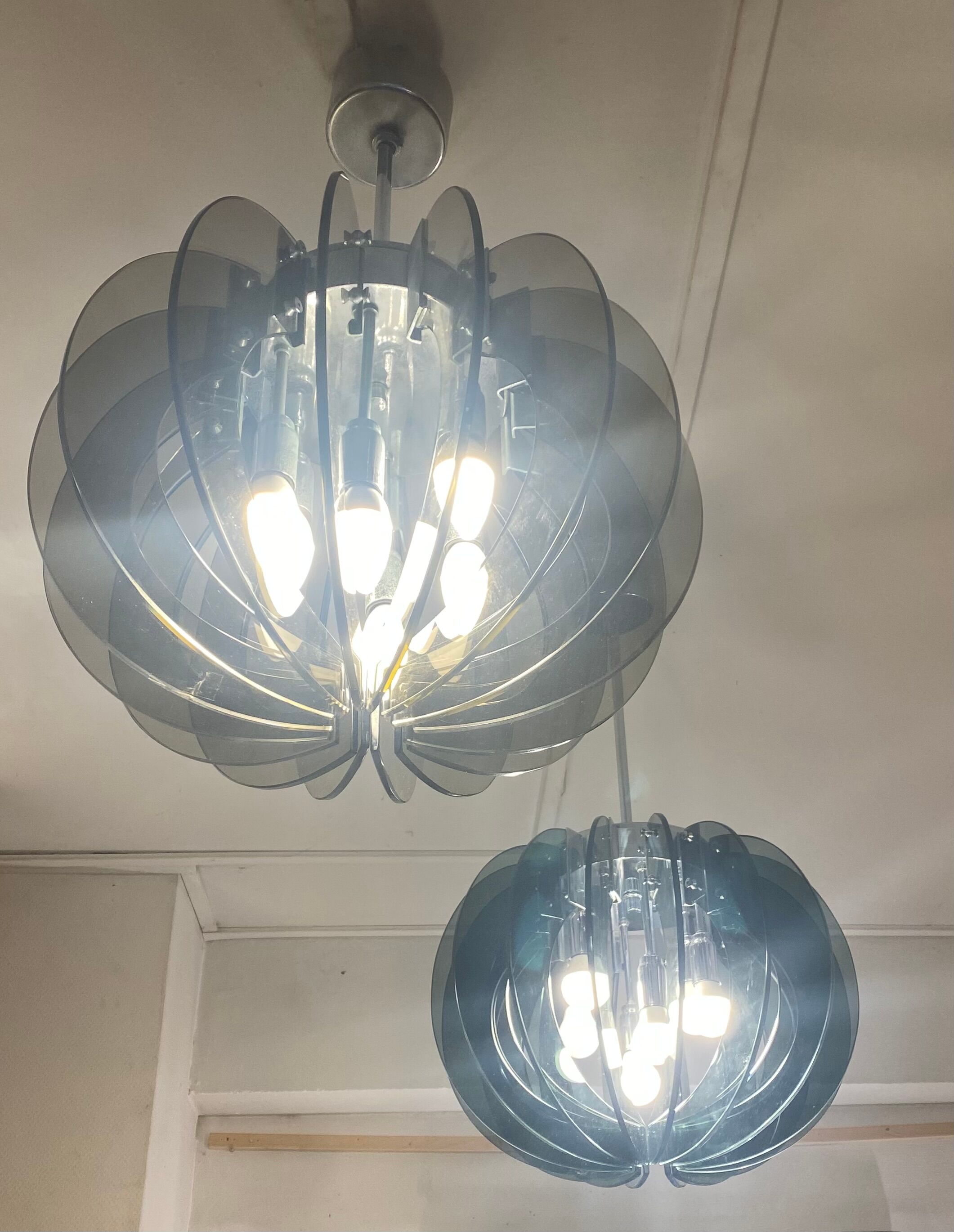 Pair of smoked glass suspensions - 70s