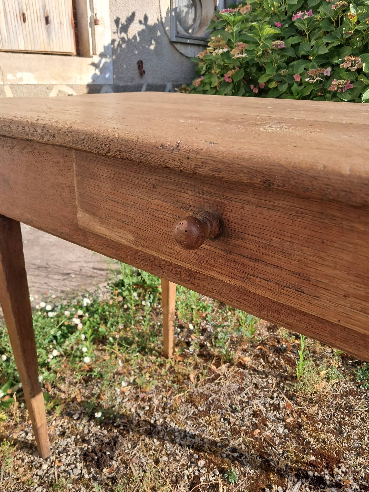 Small table in raw oak