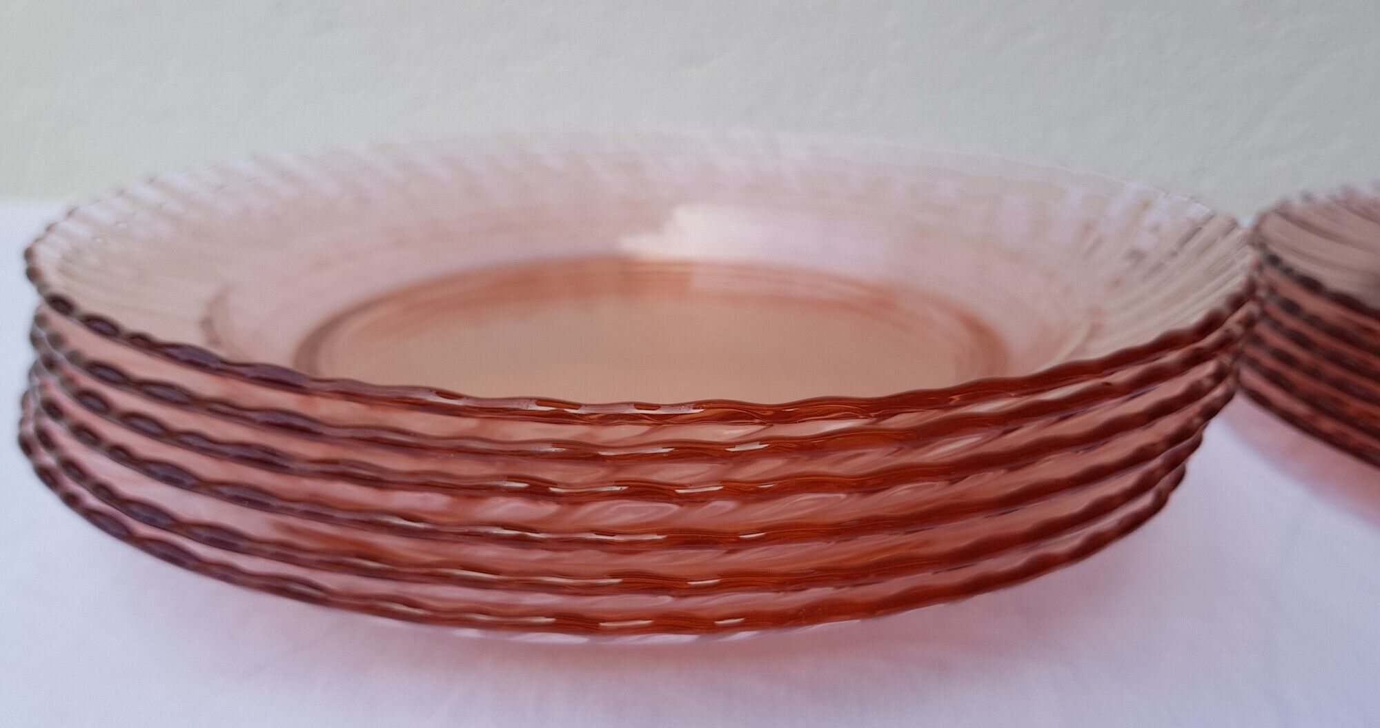 Set of 6 flat plates and 6 hollow plates in pink glass
