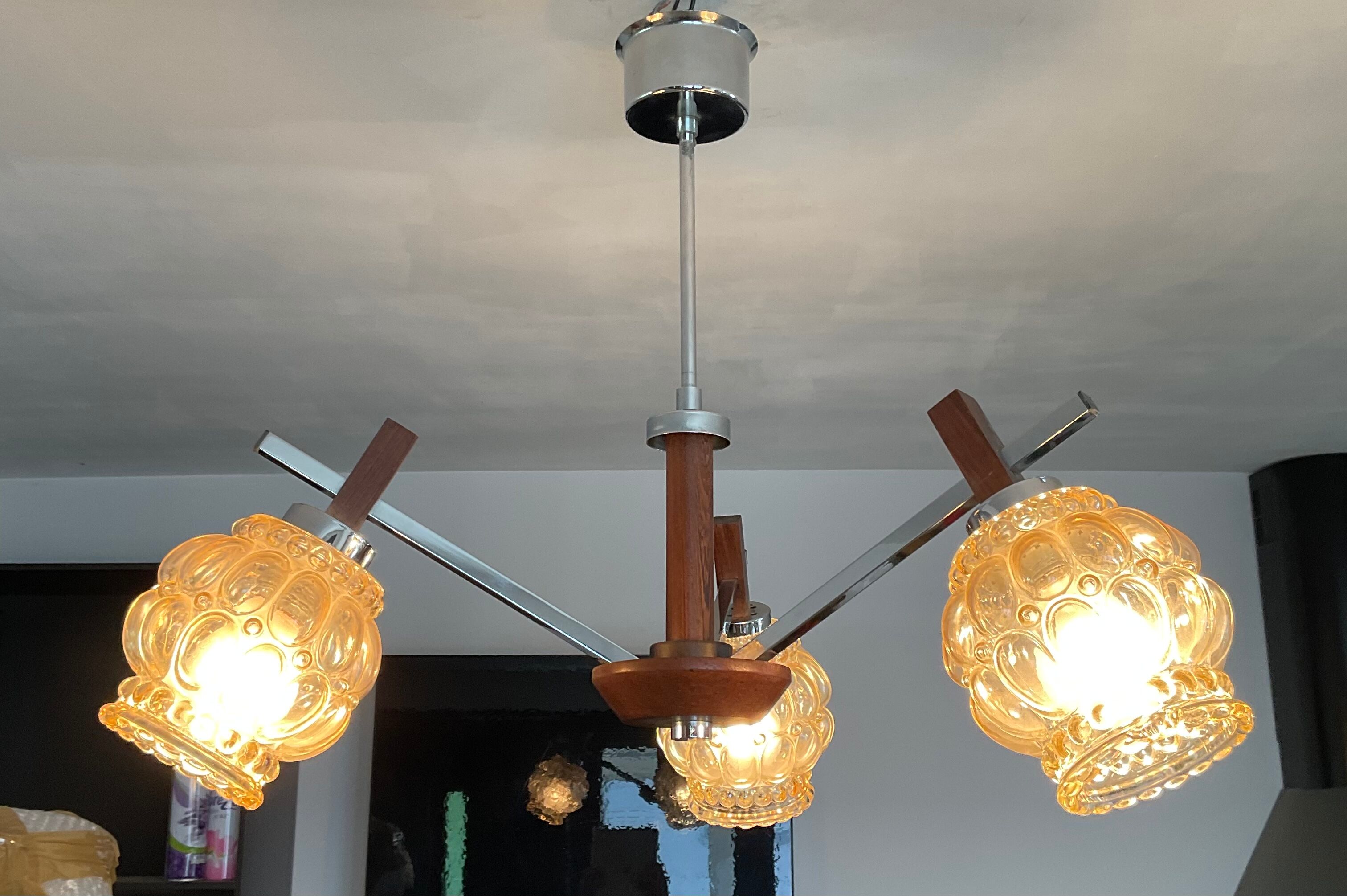 Lustre scandinave années 60 en teck et métal chromé