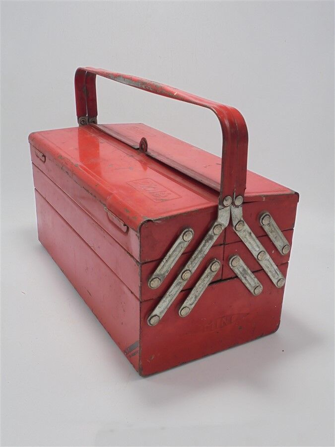 Metal tool box