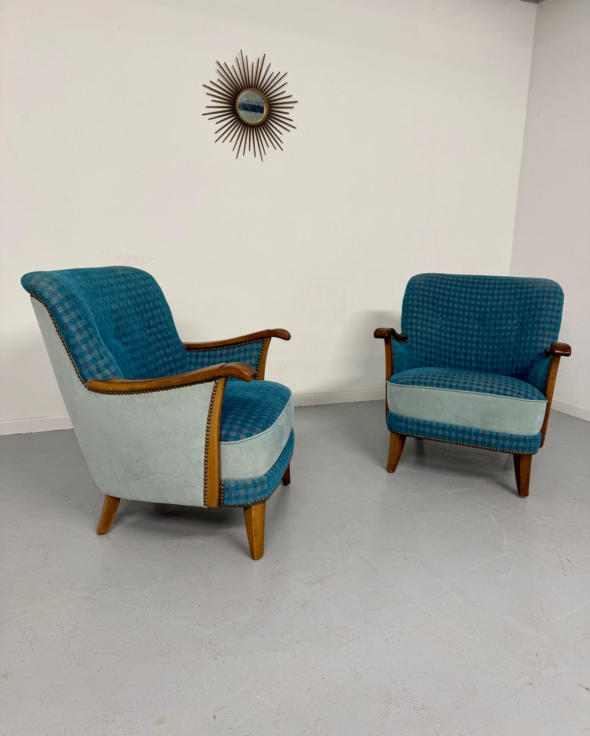 Lot of 2 sculptural Danish design armchairs from the 1940s, vintage.