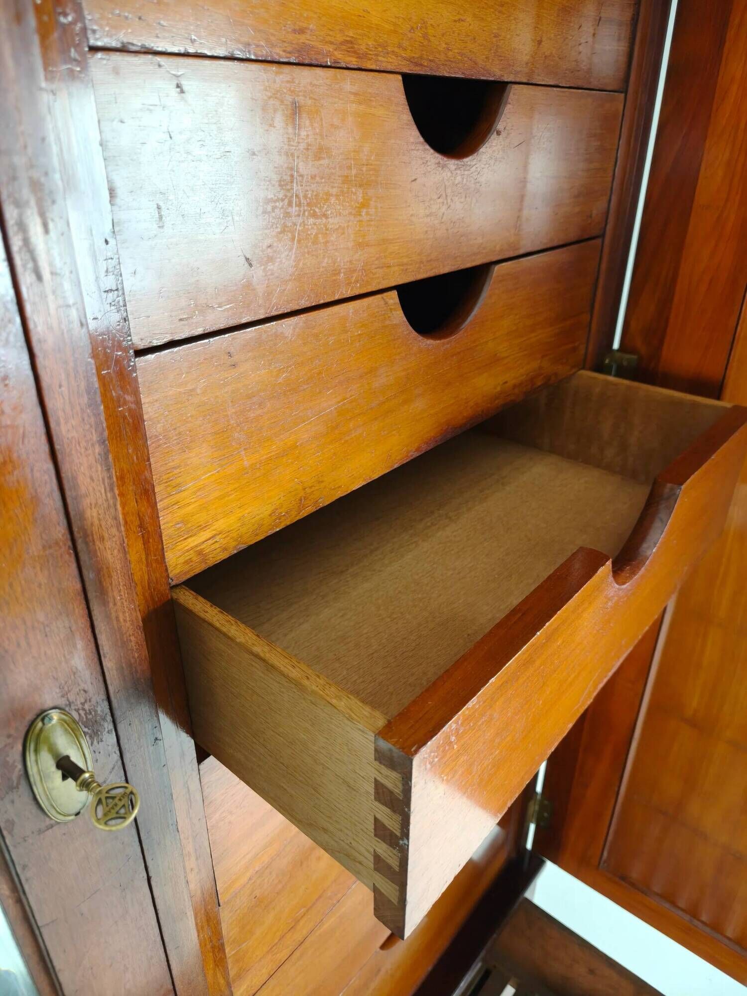 High-quality late 19th-century mahogany wardrobe by H. Pander & Zonen
