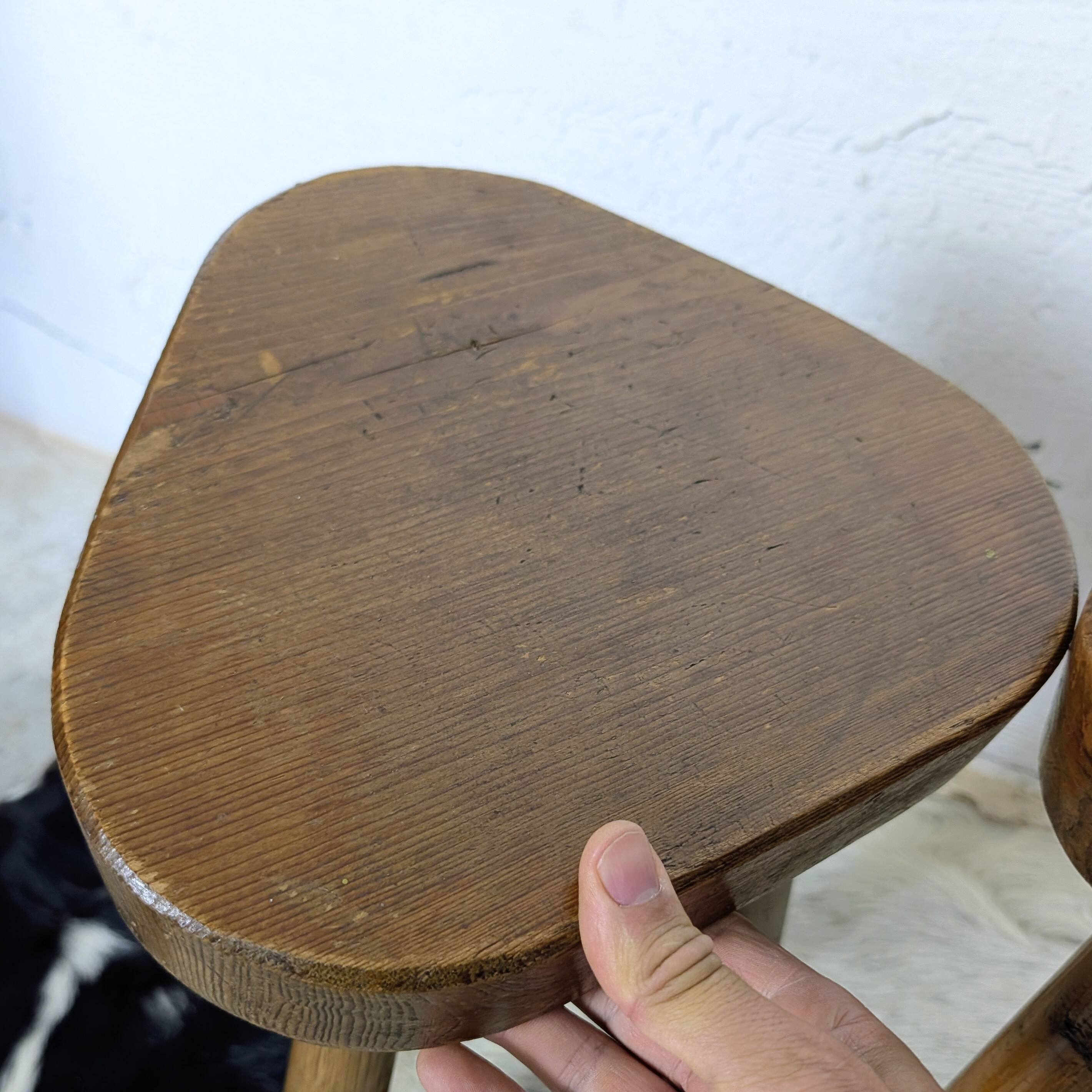 Paire de tabourets brutalistes