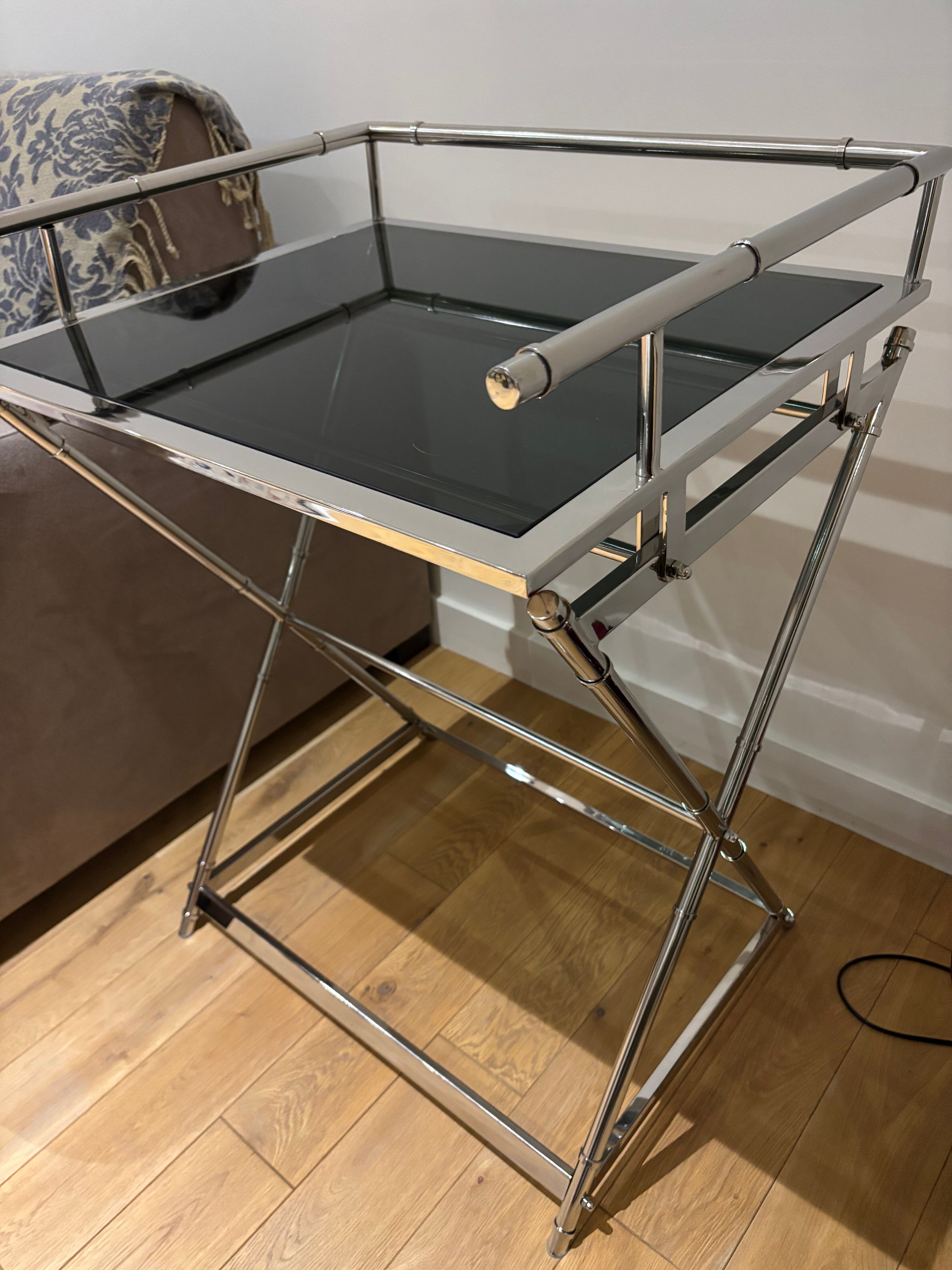 Serving table
