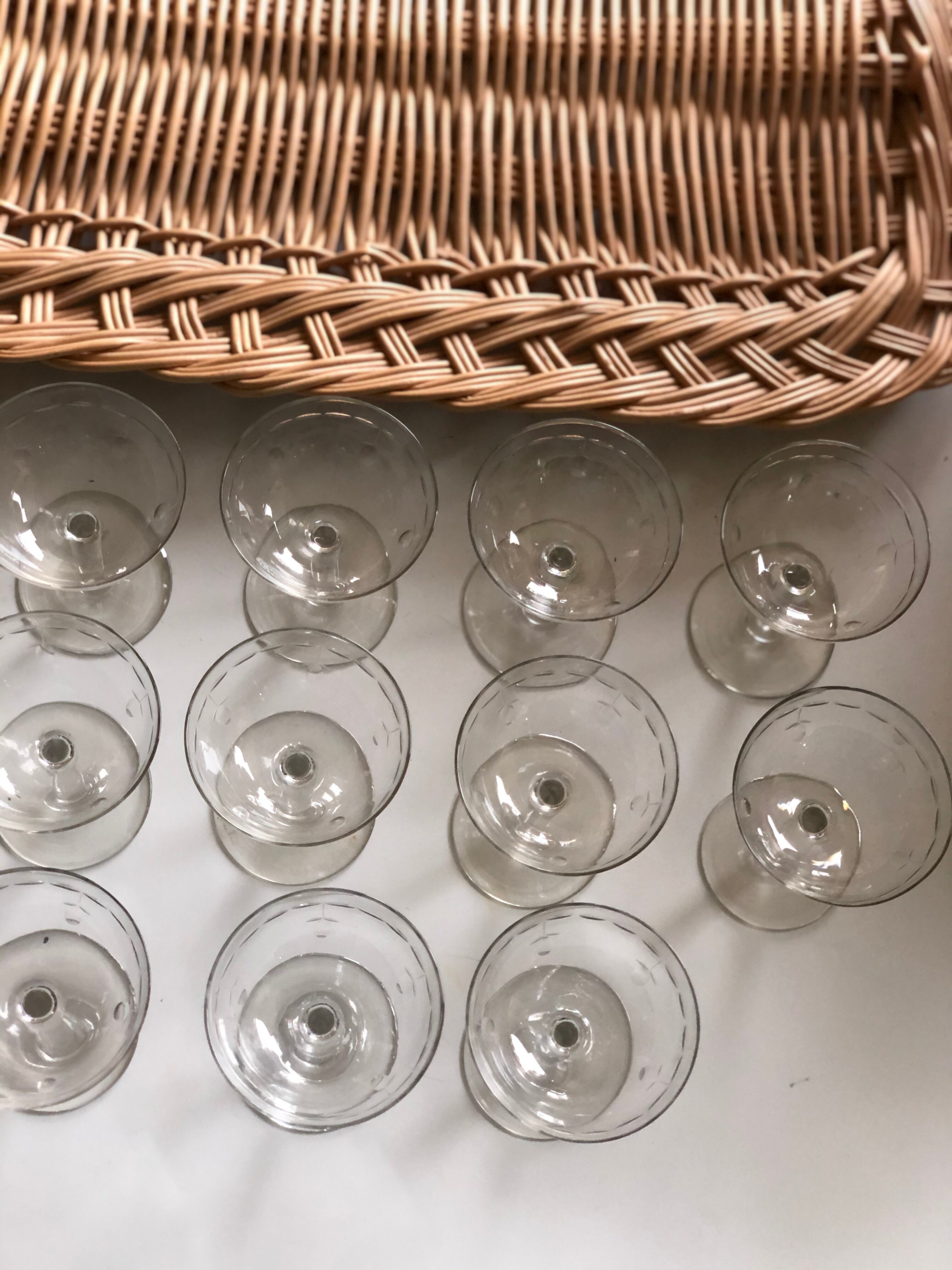 Set of 11 champagne glasses