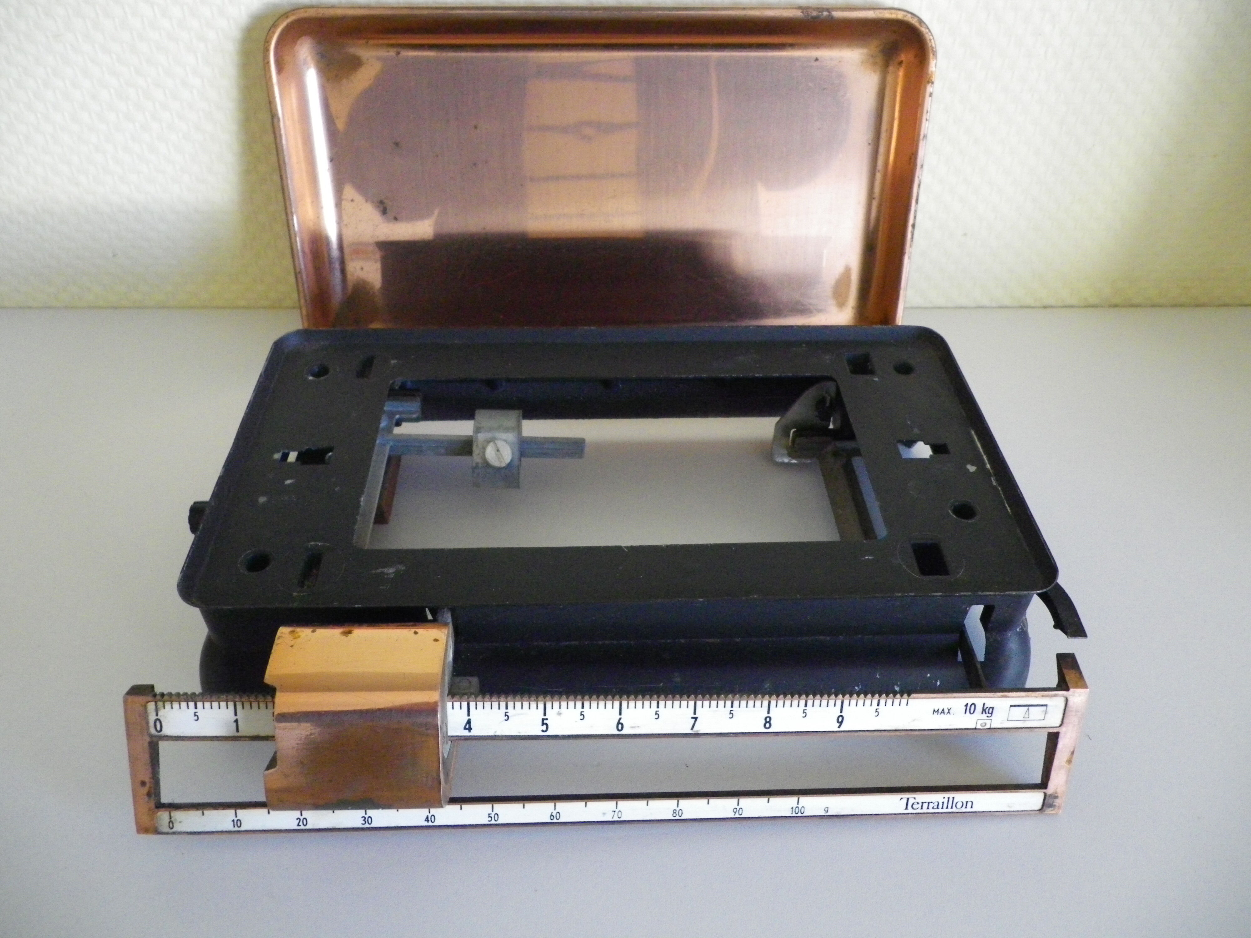 Teraillon brand vintage metal and copper metal scale 50s