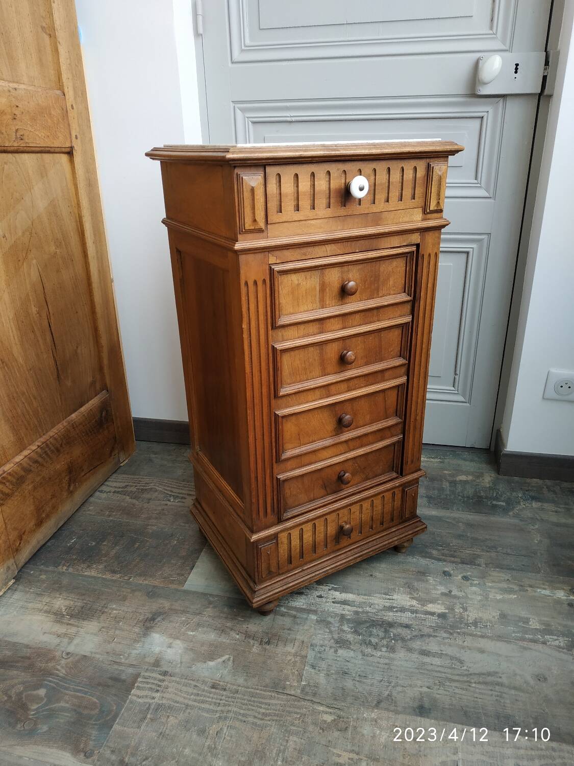 Chiffonier
