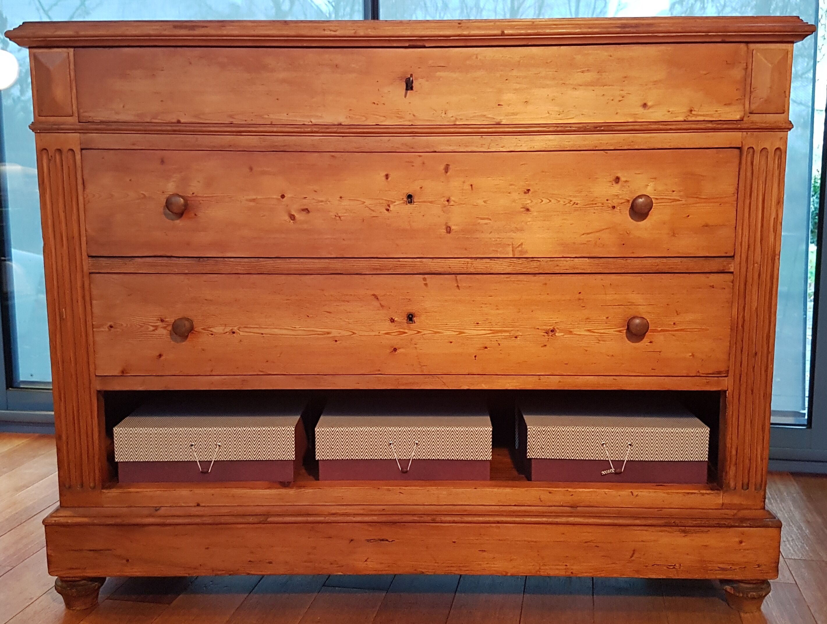 Vintage pine "drawer free" chest of drawers