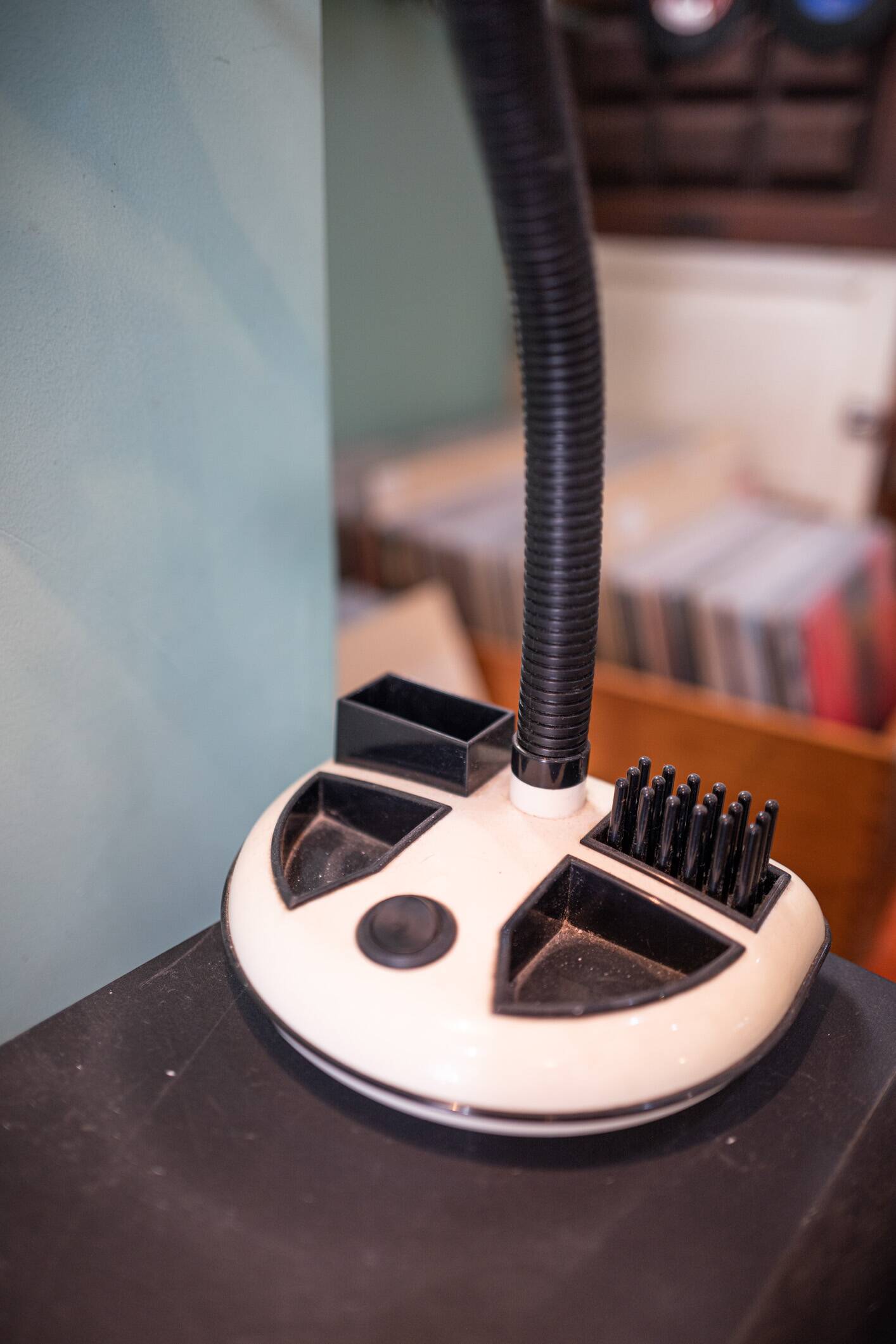 Rabbit Tanaka Gooseneck desk lamp, black and white by Kyoji Tanaka 1985, Hong Kong.