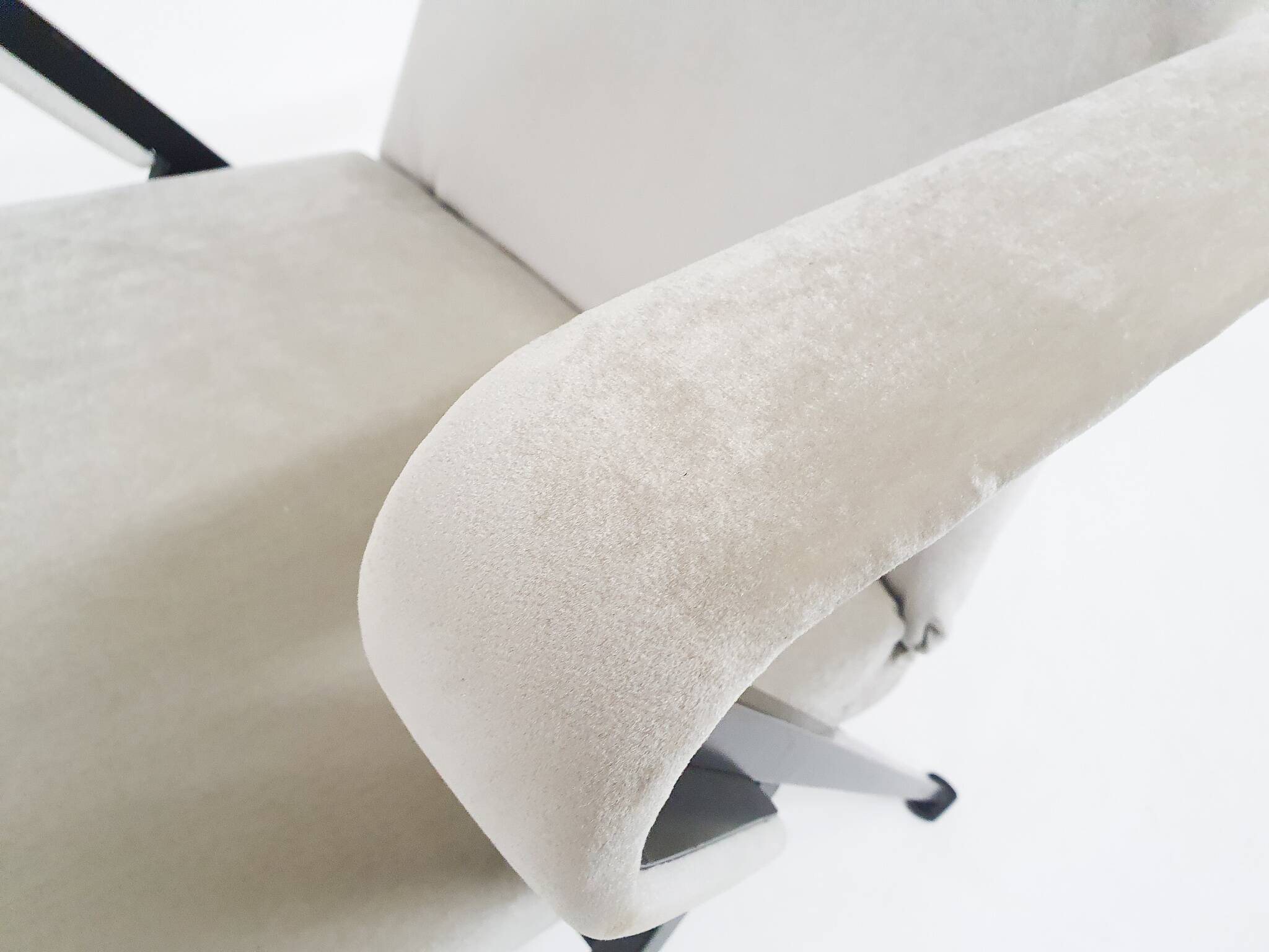 Set of two "Repose" lounge chairs by Friso Kramer for Ahrend de Cirkel, The Netherlands 1959