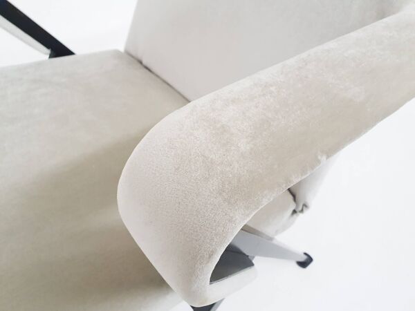 Set of two ''Repose'' lounge chairs by Friso Kramer for Ahrend de Cirkel, The Netherlands 1959