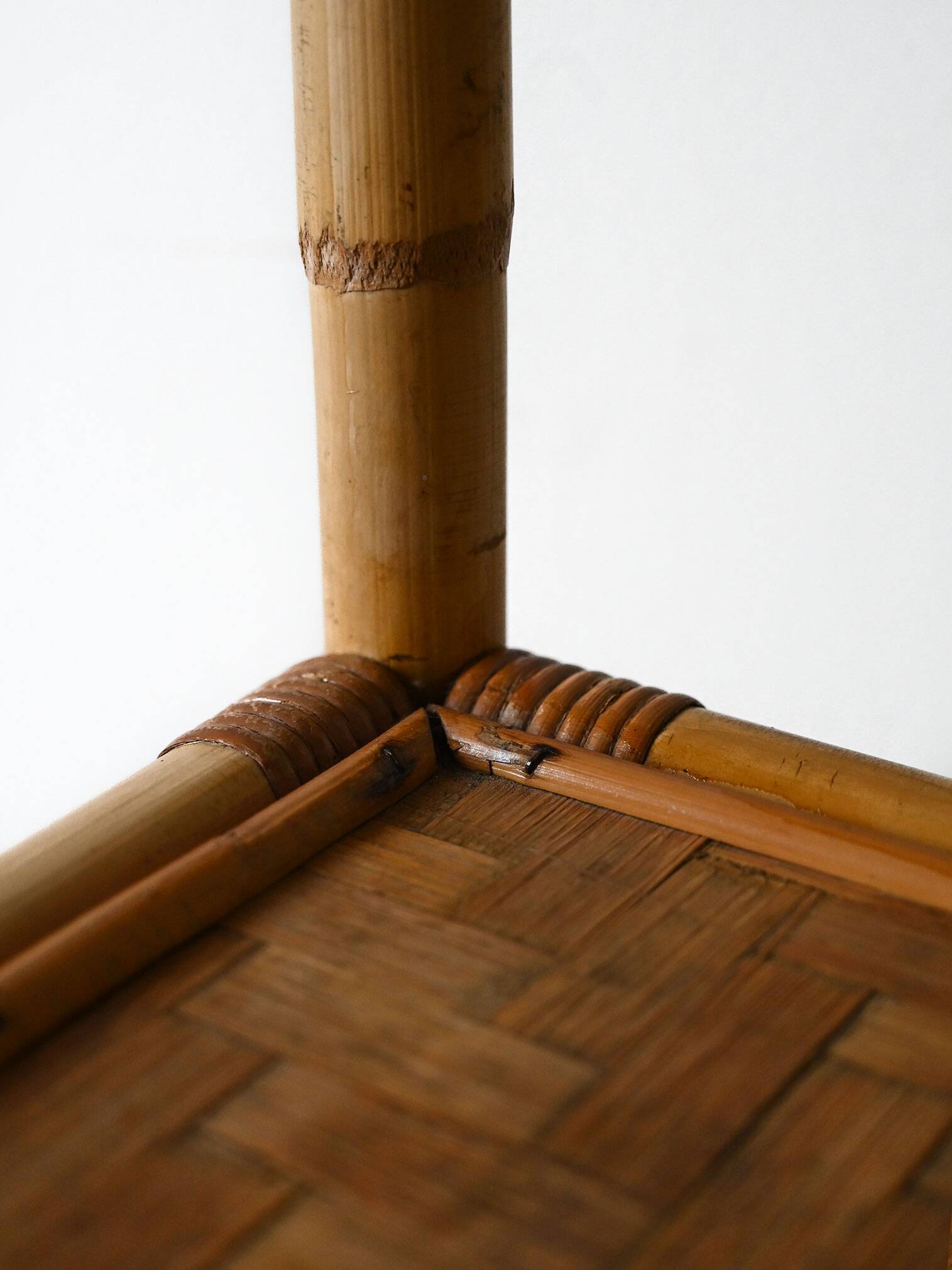 Bibliothèque vintage en bambou