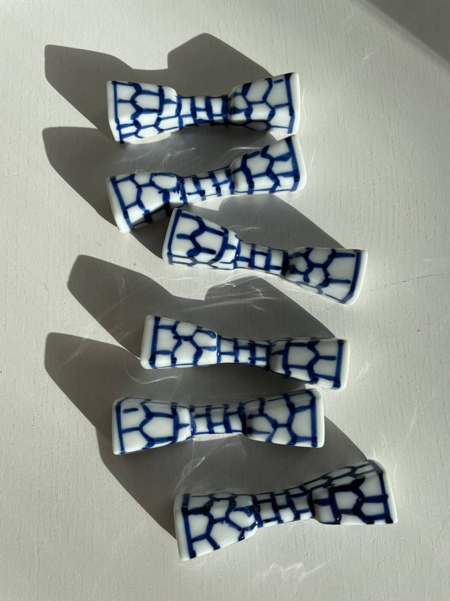 Lot de 6 porte-couteaux ou baguettes en porcelaine bleue