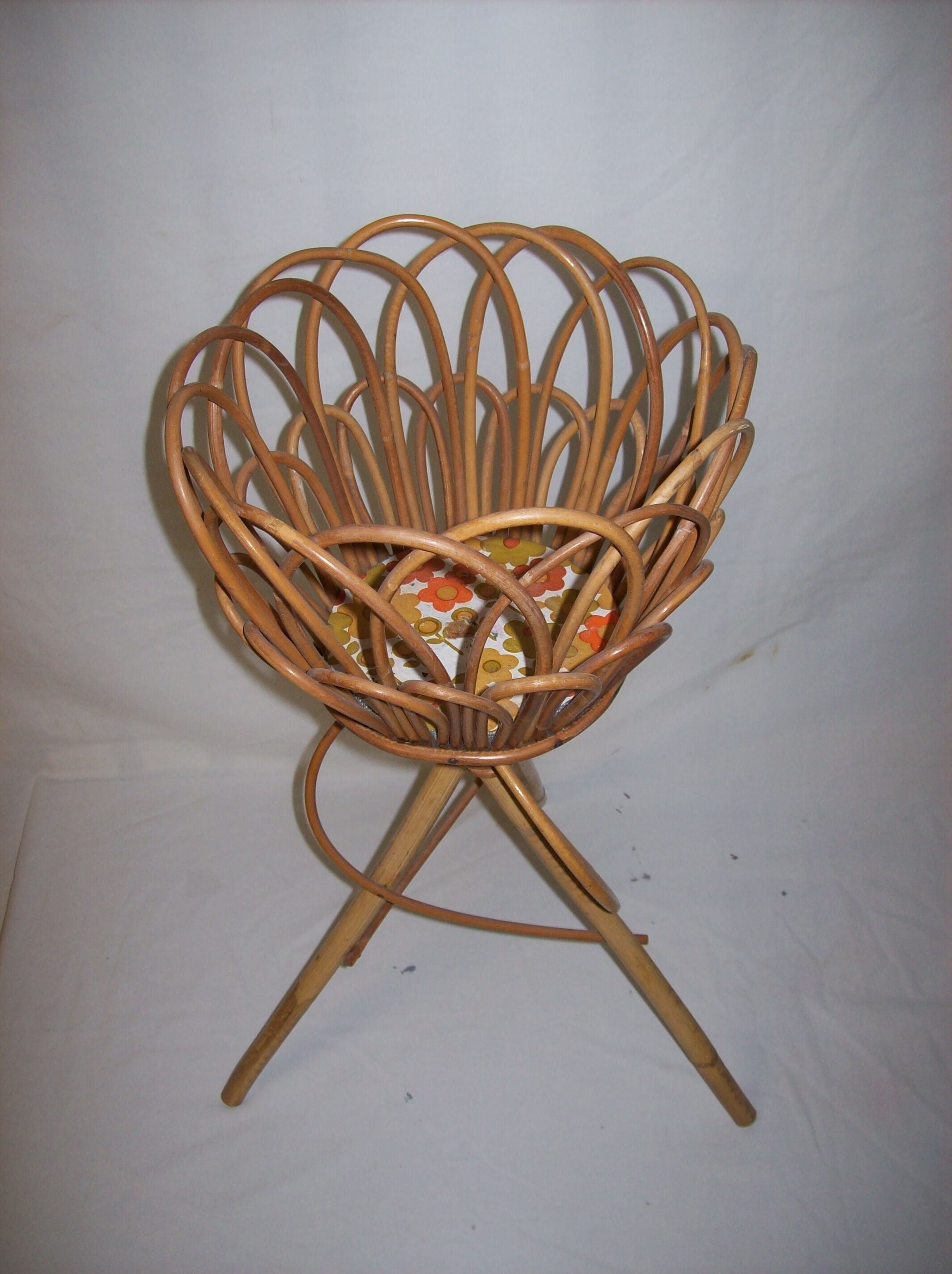 Plant rack in rattan