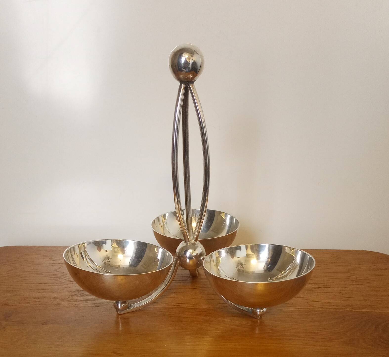 Silver metal servant